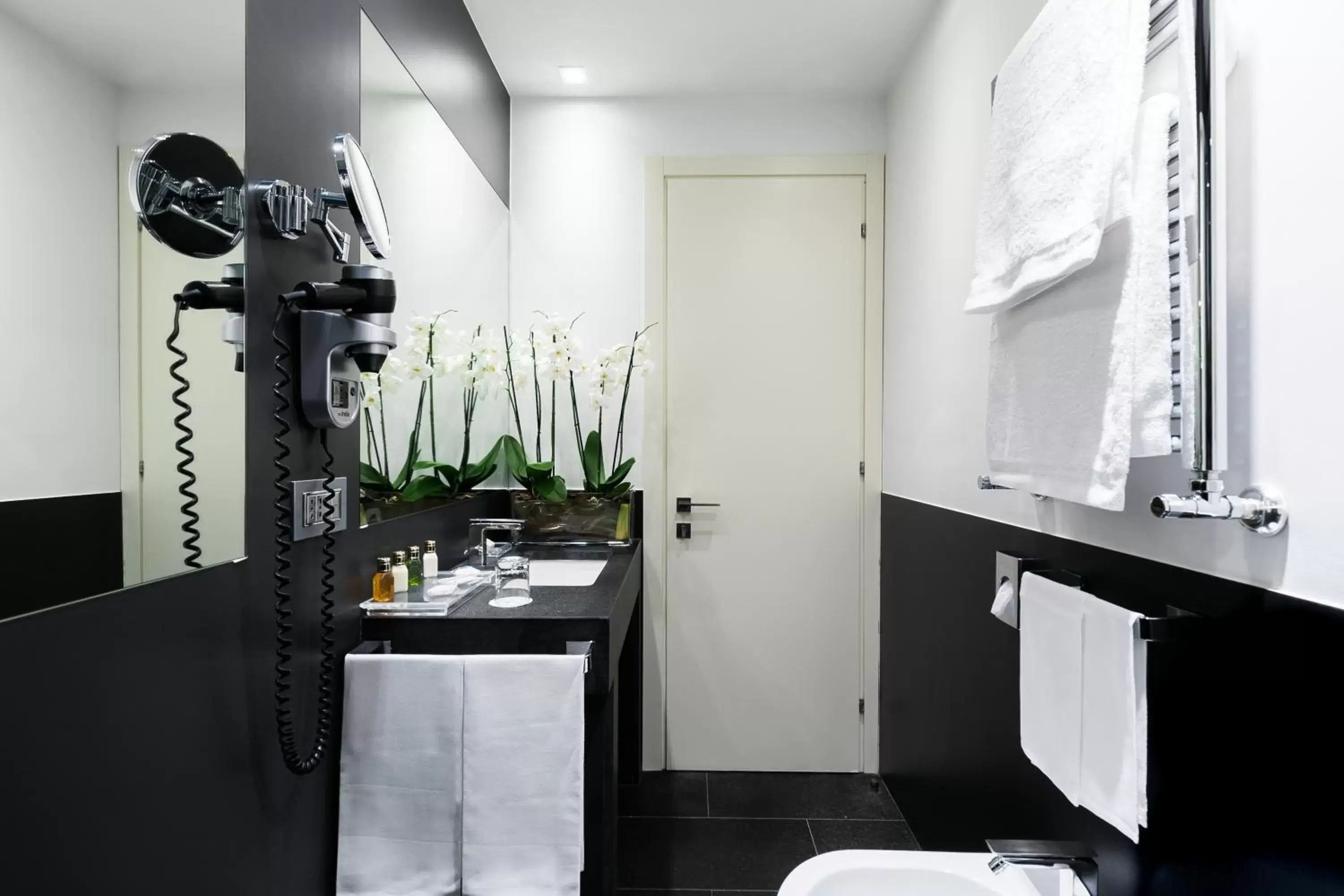 Bathroom, Kitchen/Kitchenette in Hotel Mancino 12
