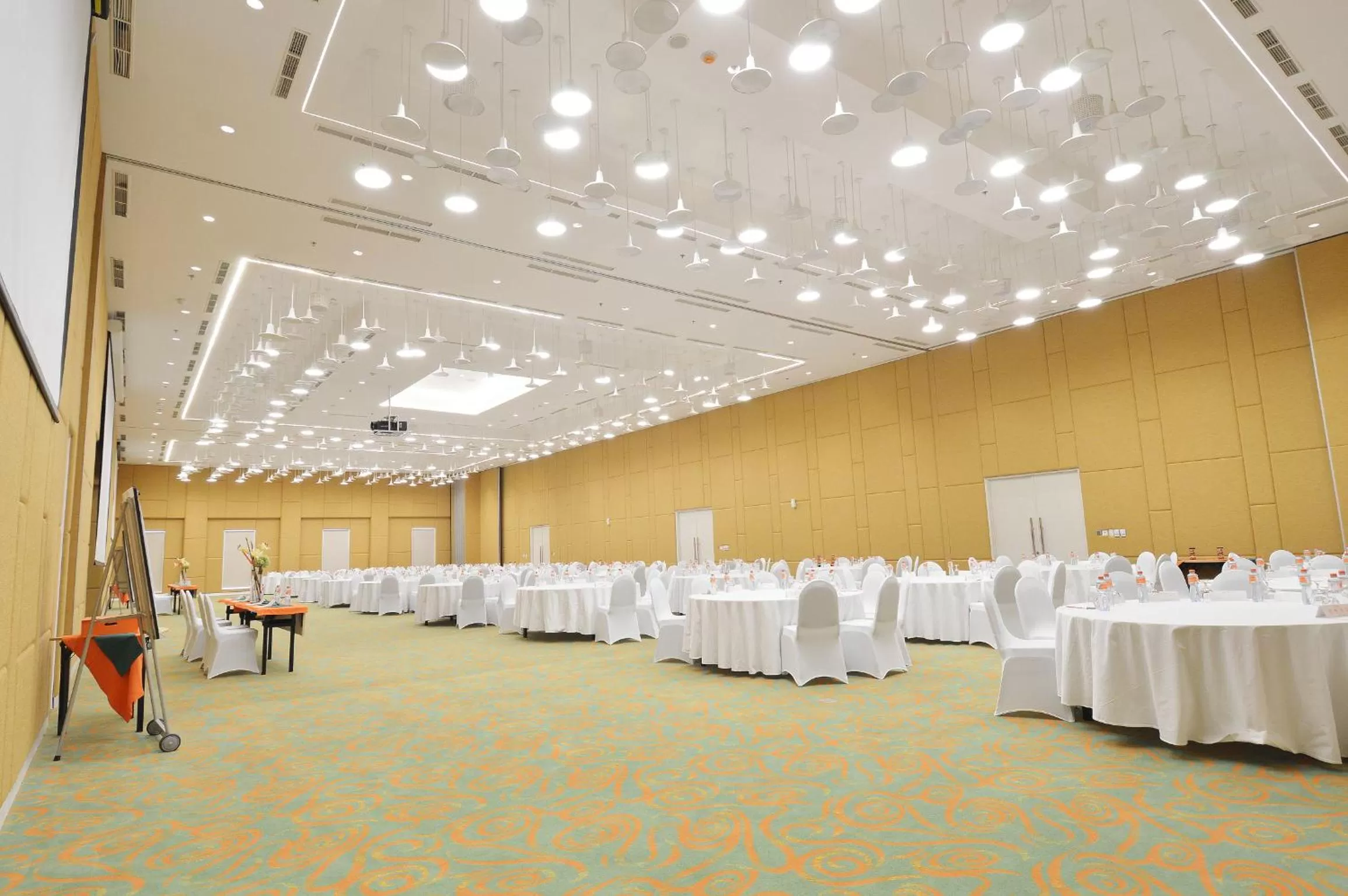 Business facilities in HARRIS Hotel and Conventions Denpasar Bali