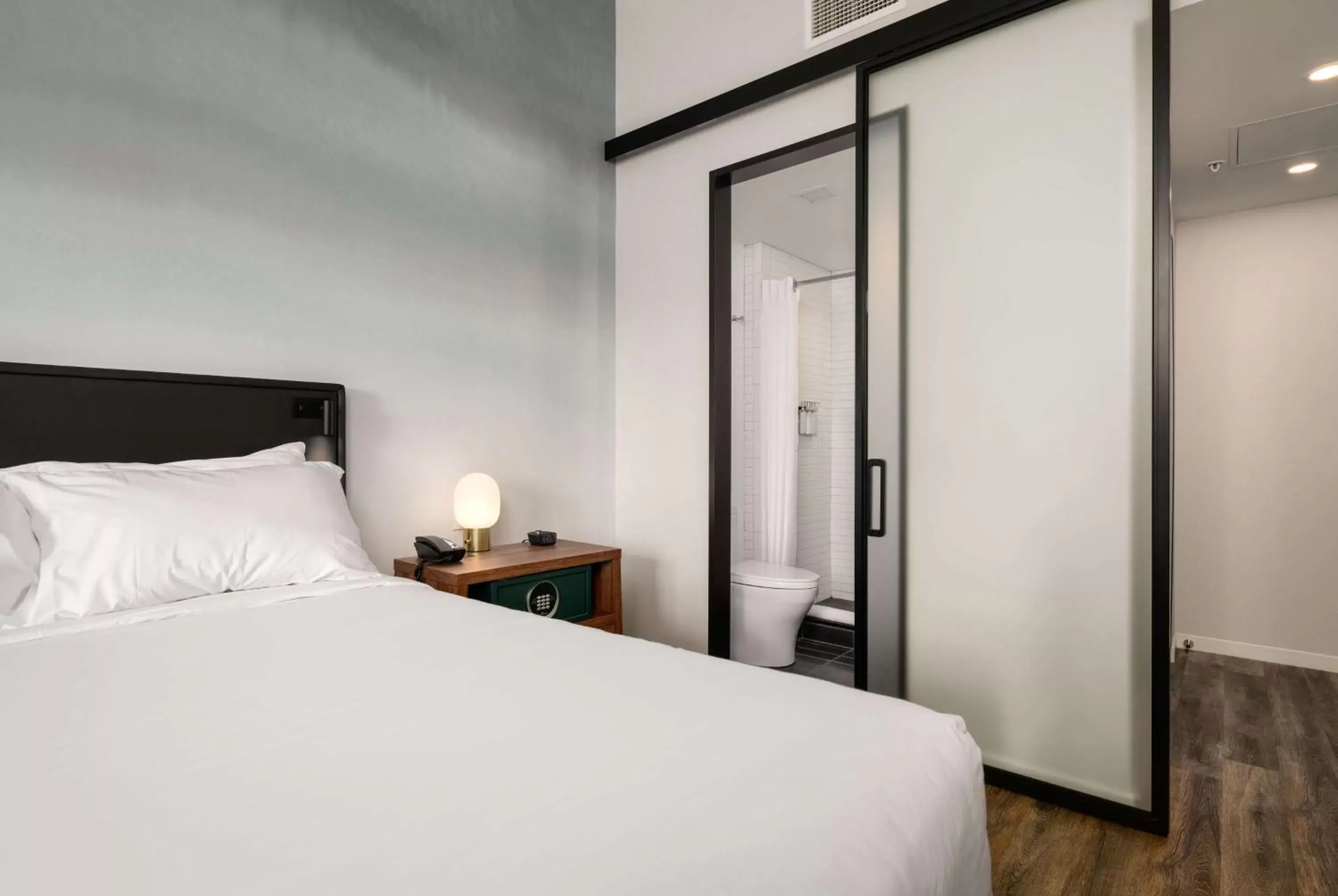 Bed in Motto by Hilton Philadelphia Rittenhouse Square Bed in Motto by Hilton Philadelphia Rittenhouse Square