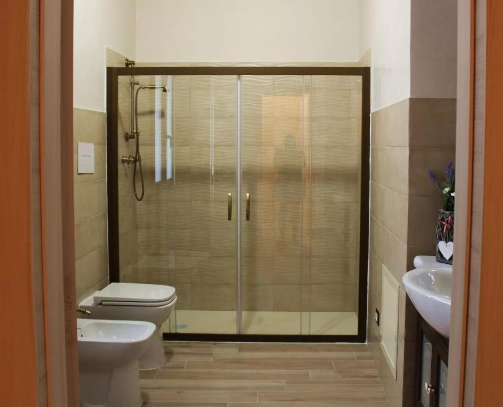 Shower in Isolabella