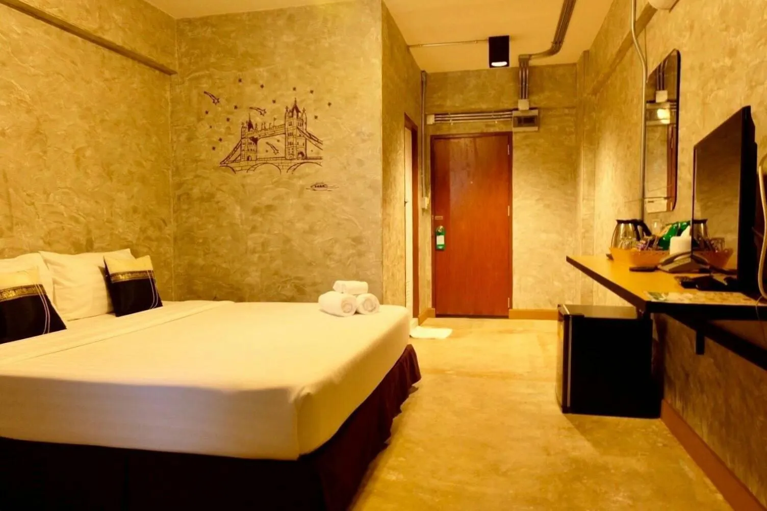 Bed in Happyland Mansion