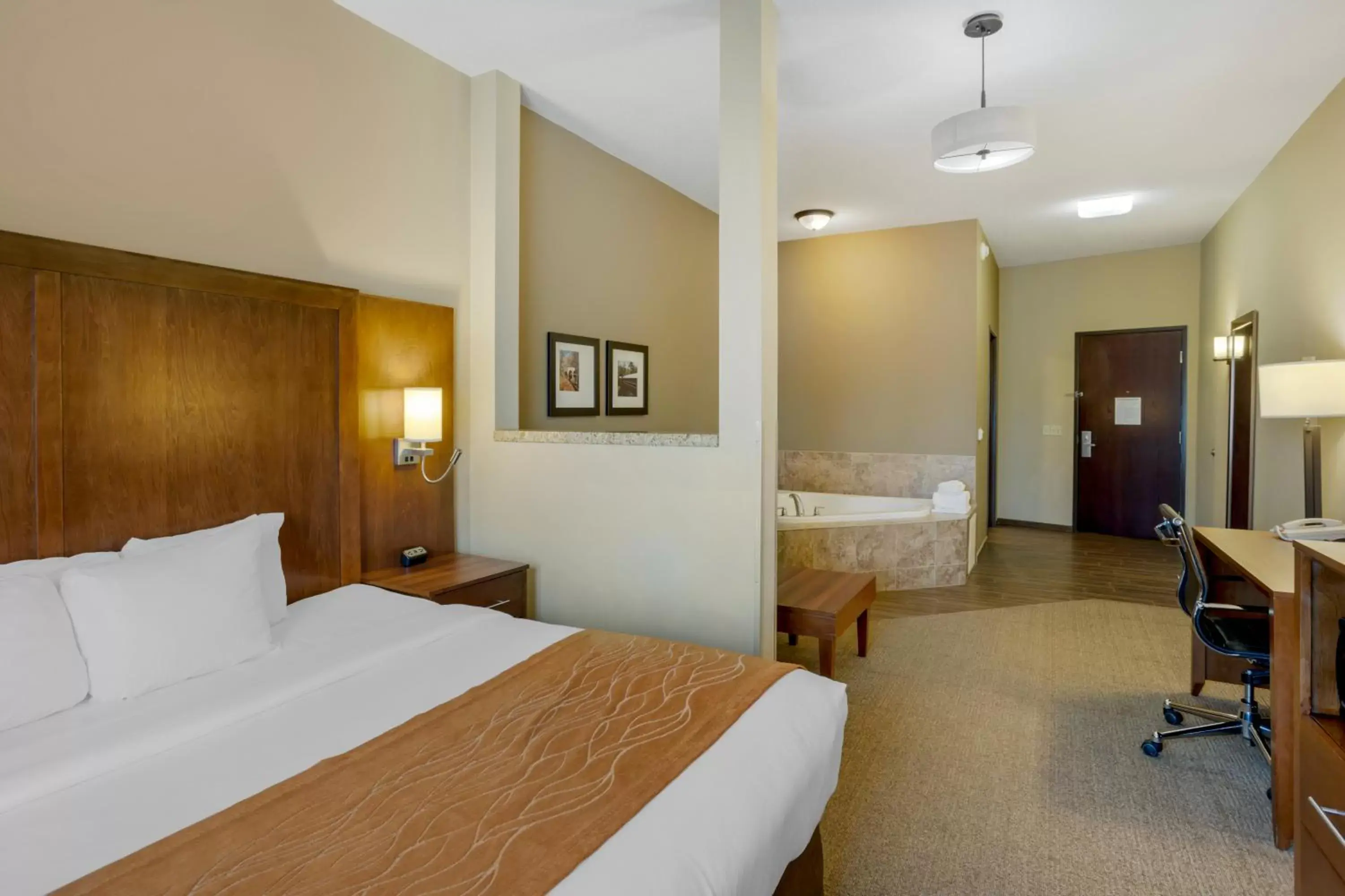 Bed in Comfort Inn & Suites Sayre