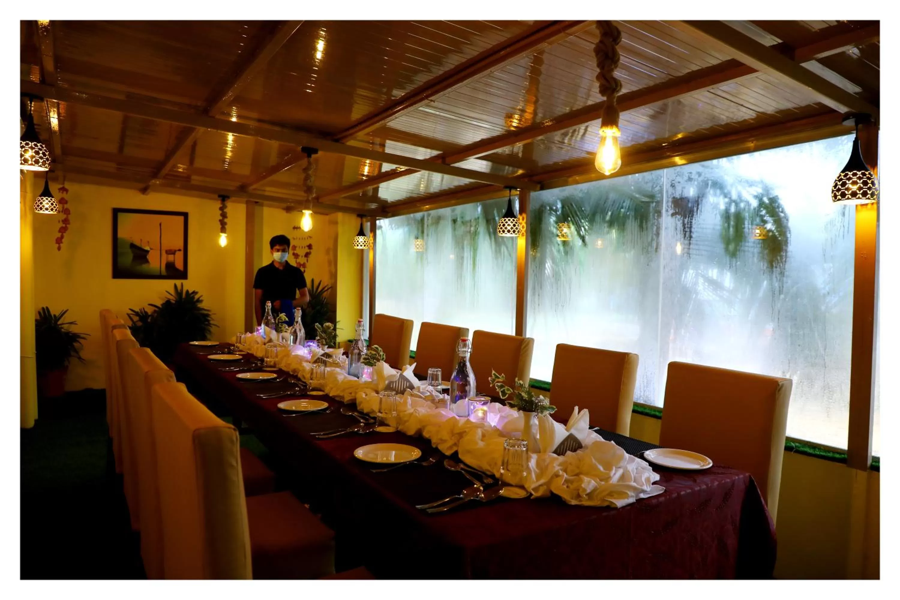 Restaurant/places to eat in Clarks Inn Express ,Sirkazhi