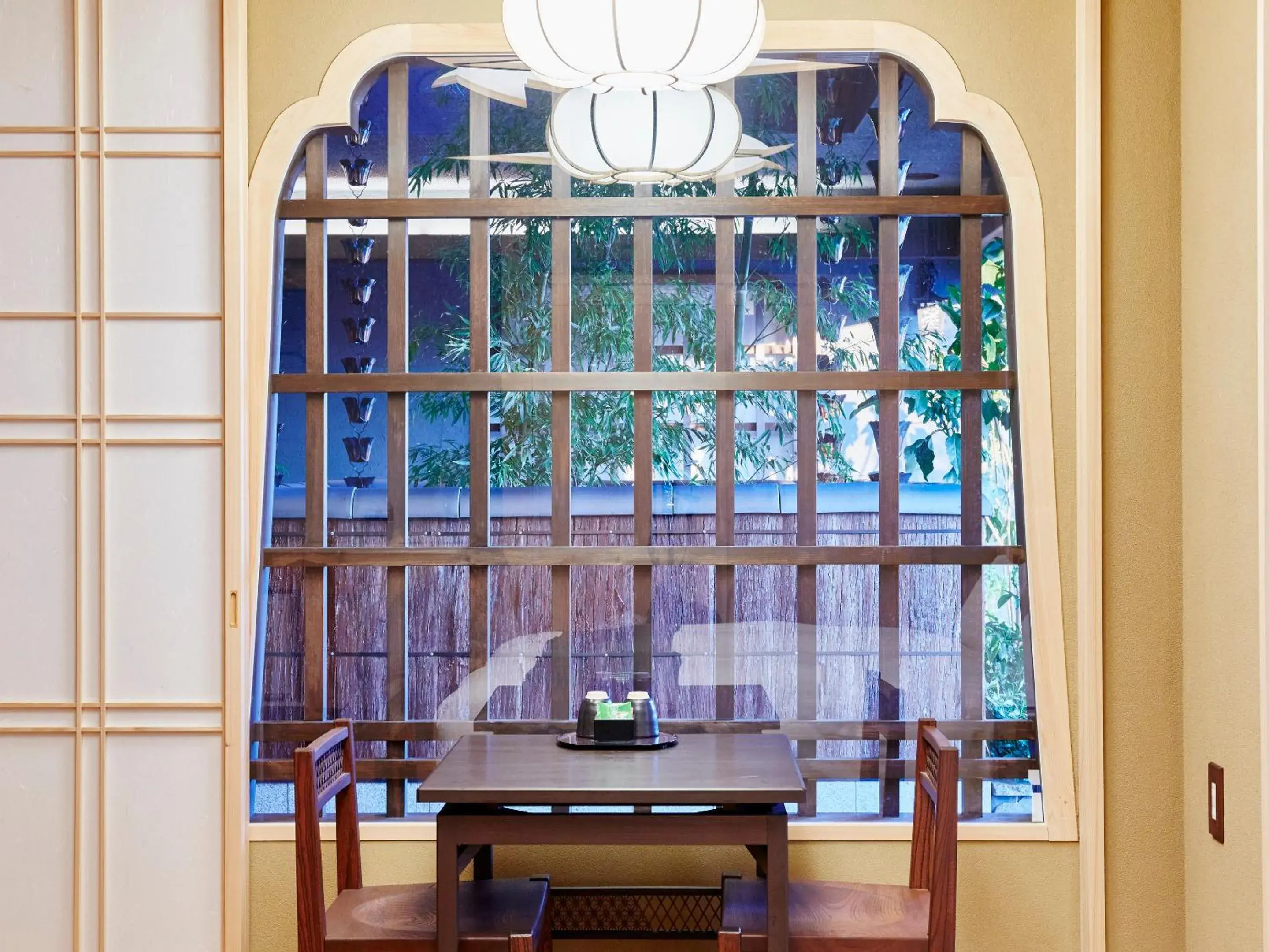 Dining area in Sunrise Suites