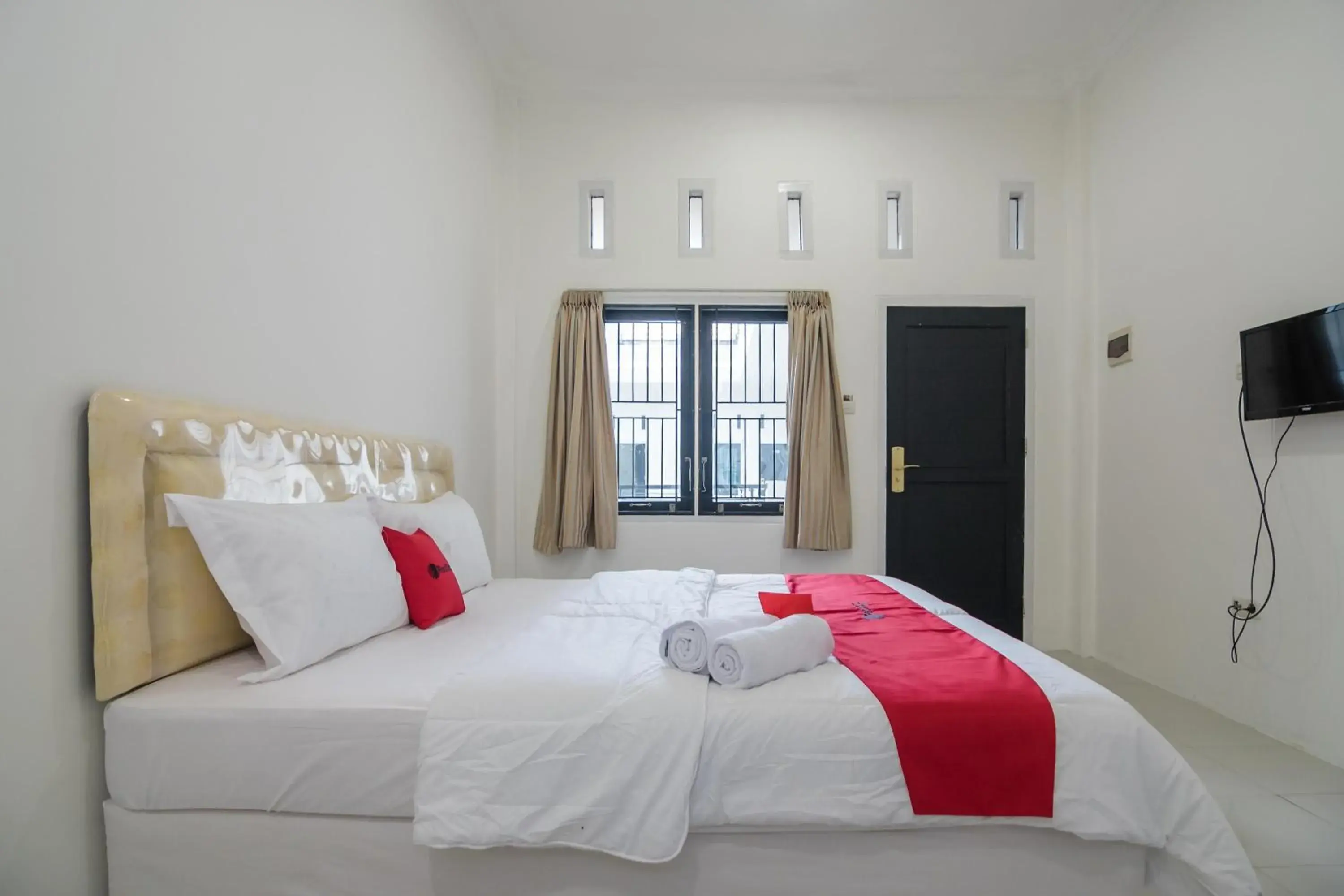 Bedroom, Bed in RedDoorz near Sultan Thaha Airport Jambi