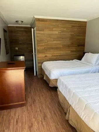 Other, Bed in Capital O Hotel Richmond Hill/Savannah area I-95