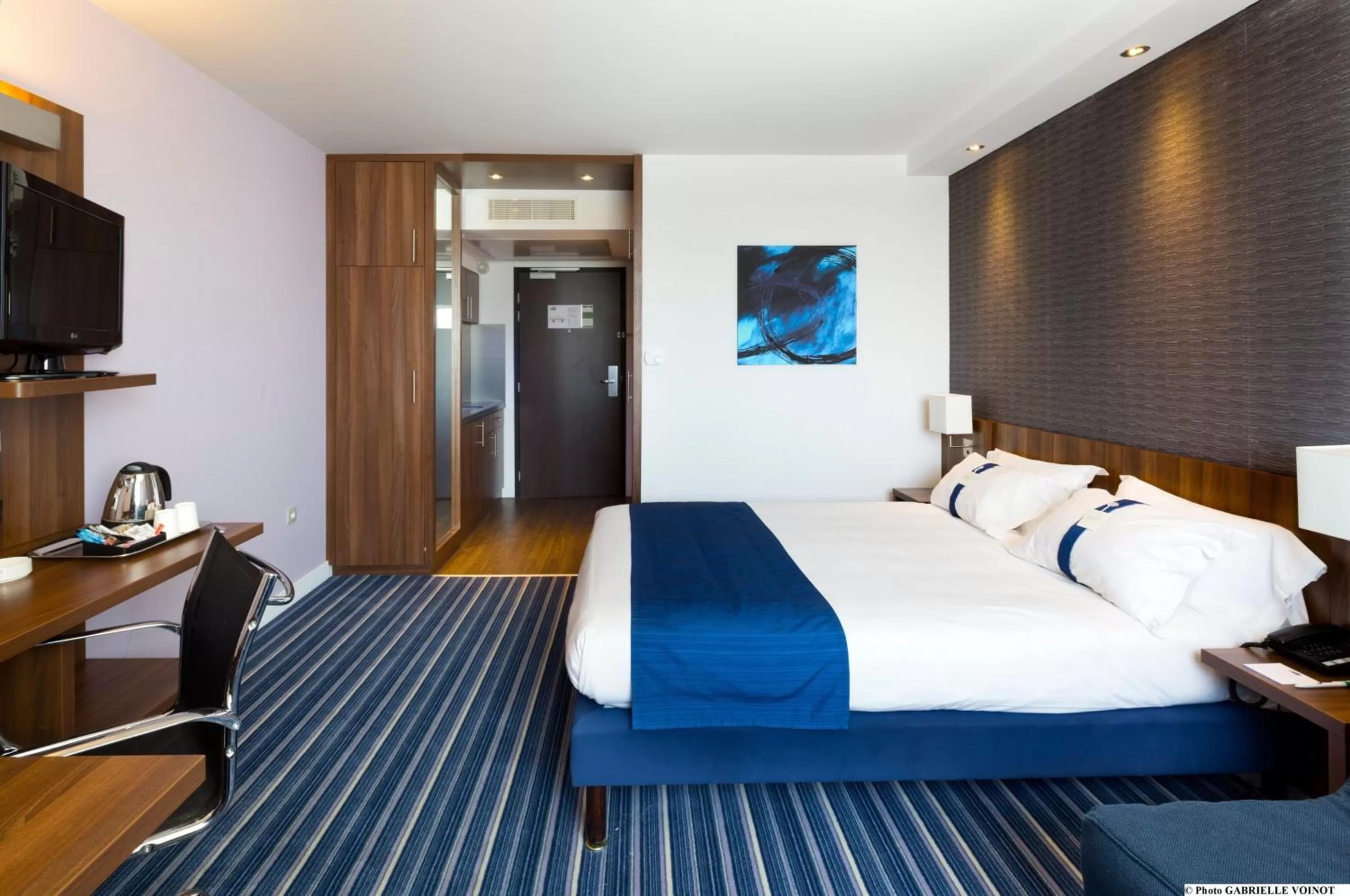 Photo of the whole room, Bed in Holiday Inn Express Montpellier - Odysseum by IHG