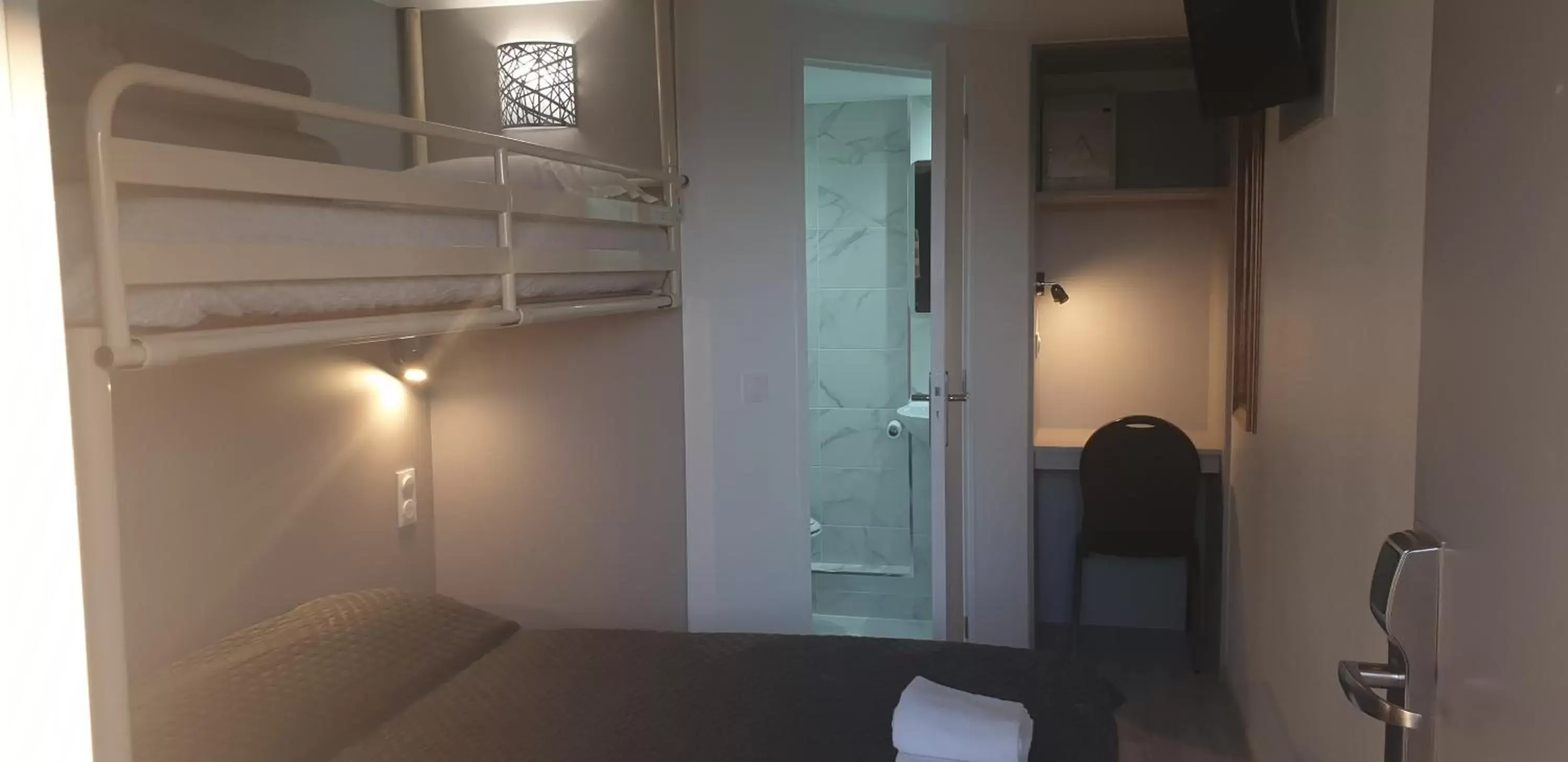 Bedroom, Bunk Bed in Fasthotel Roissy - Saint-Witz