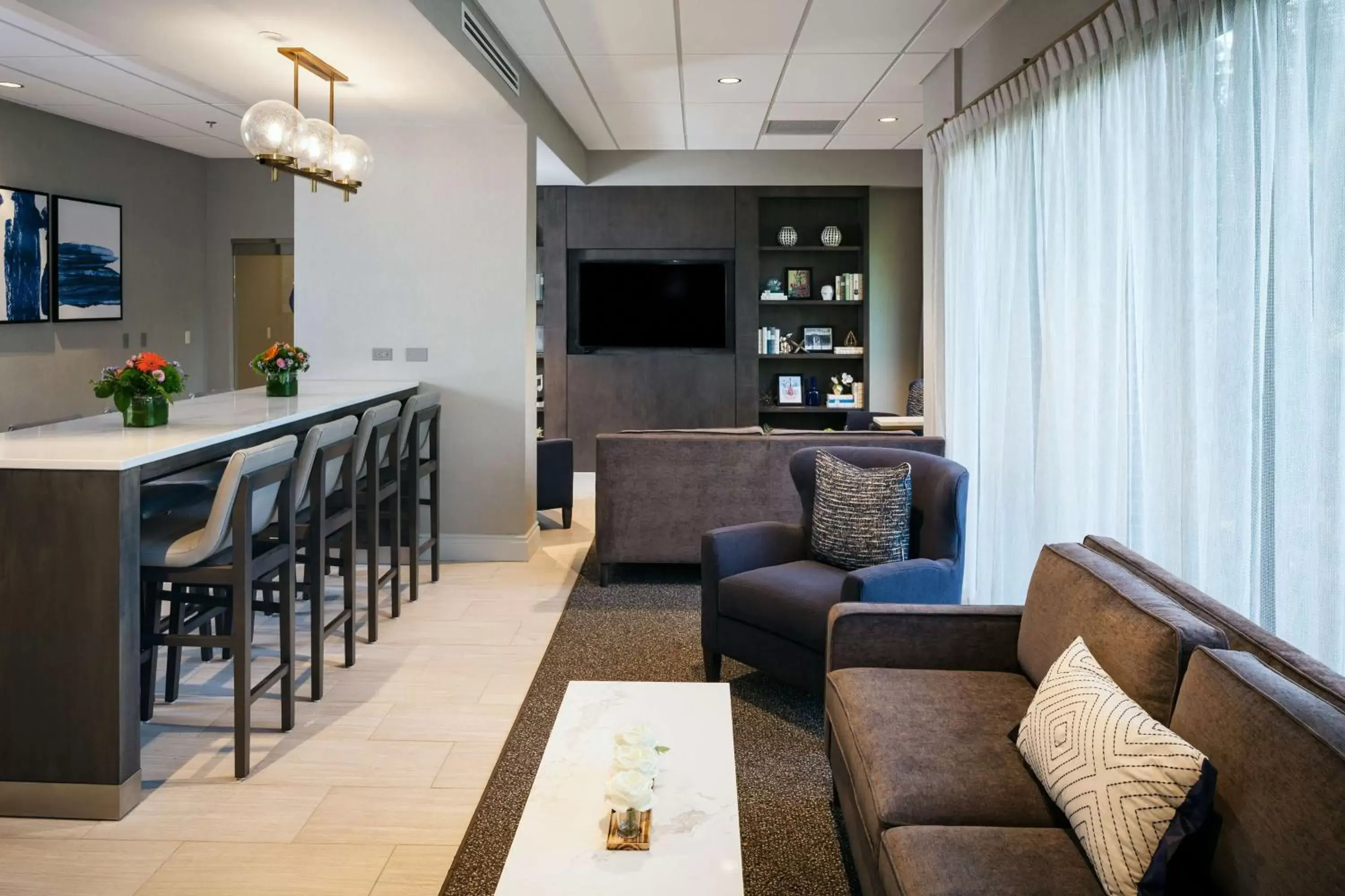 Lounge or bar, Seating Area in Hilton Suites Brentwood