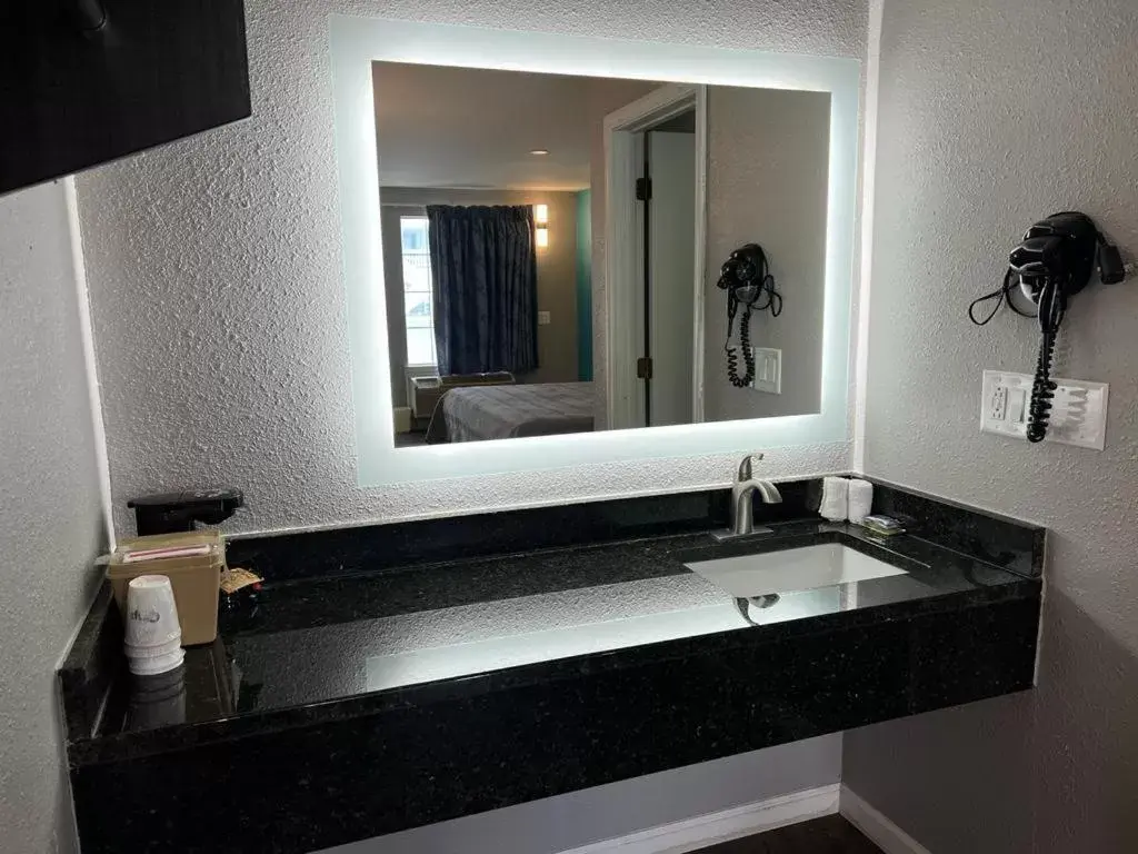 Bathroom in Key West Inn - Tuscumbia