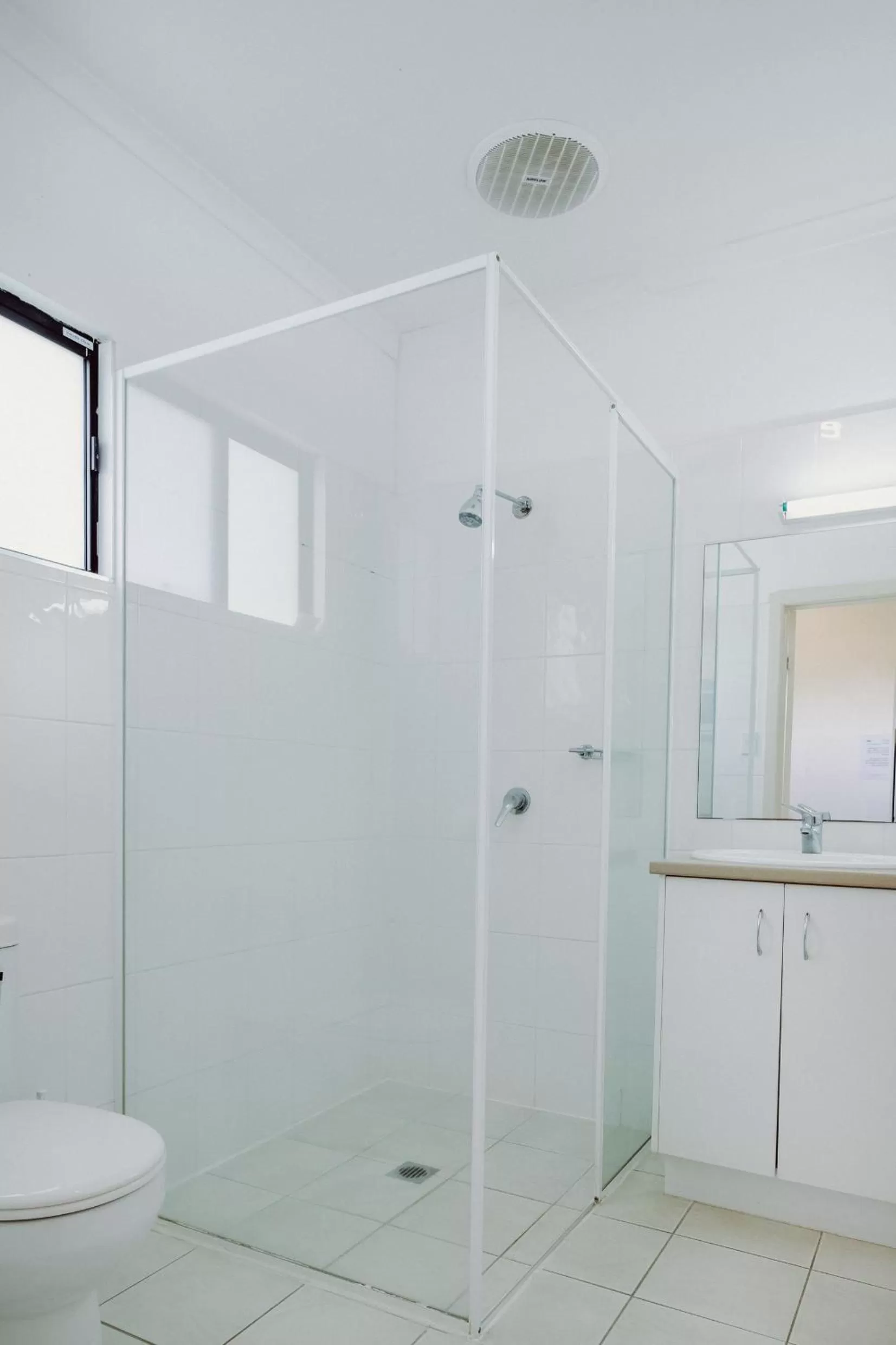 Shower in Artesian Spa Motel