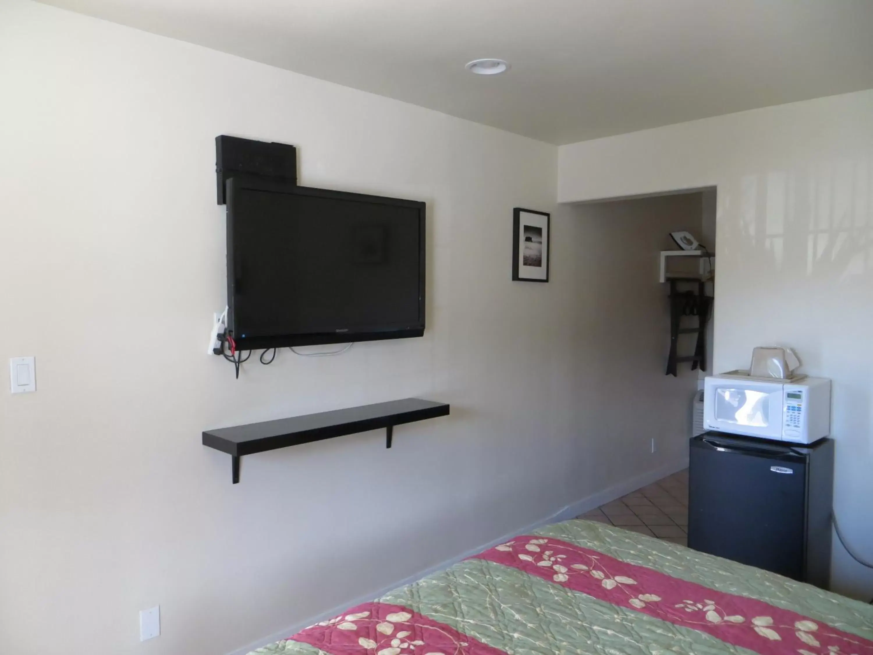 Bed in Bay Front Inn Bed in Bay Front Inn