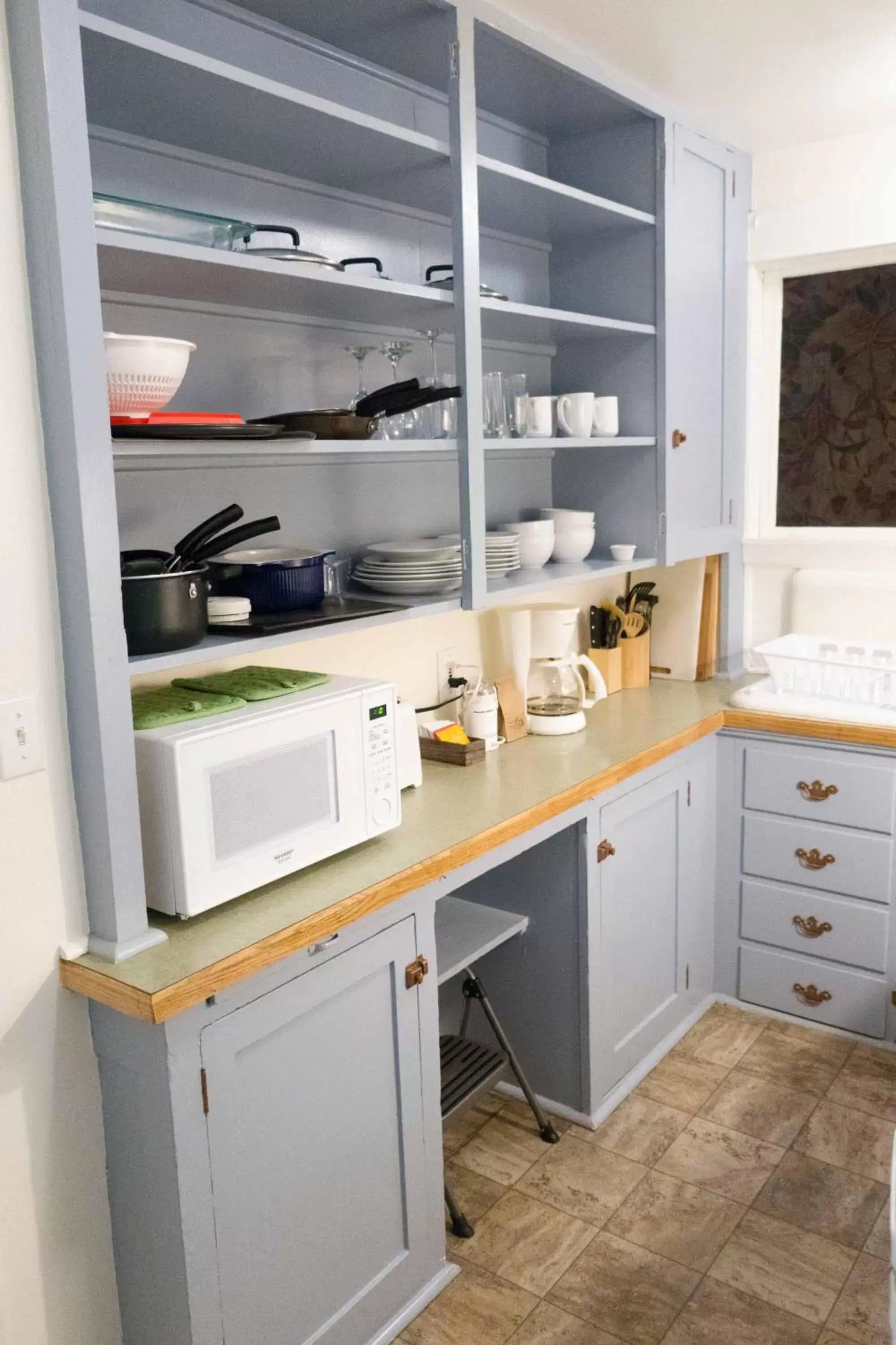 Kitchen or kitchenette, Kitchen/Kitchenette in Sauerdough Lodging