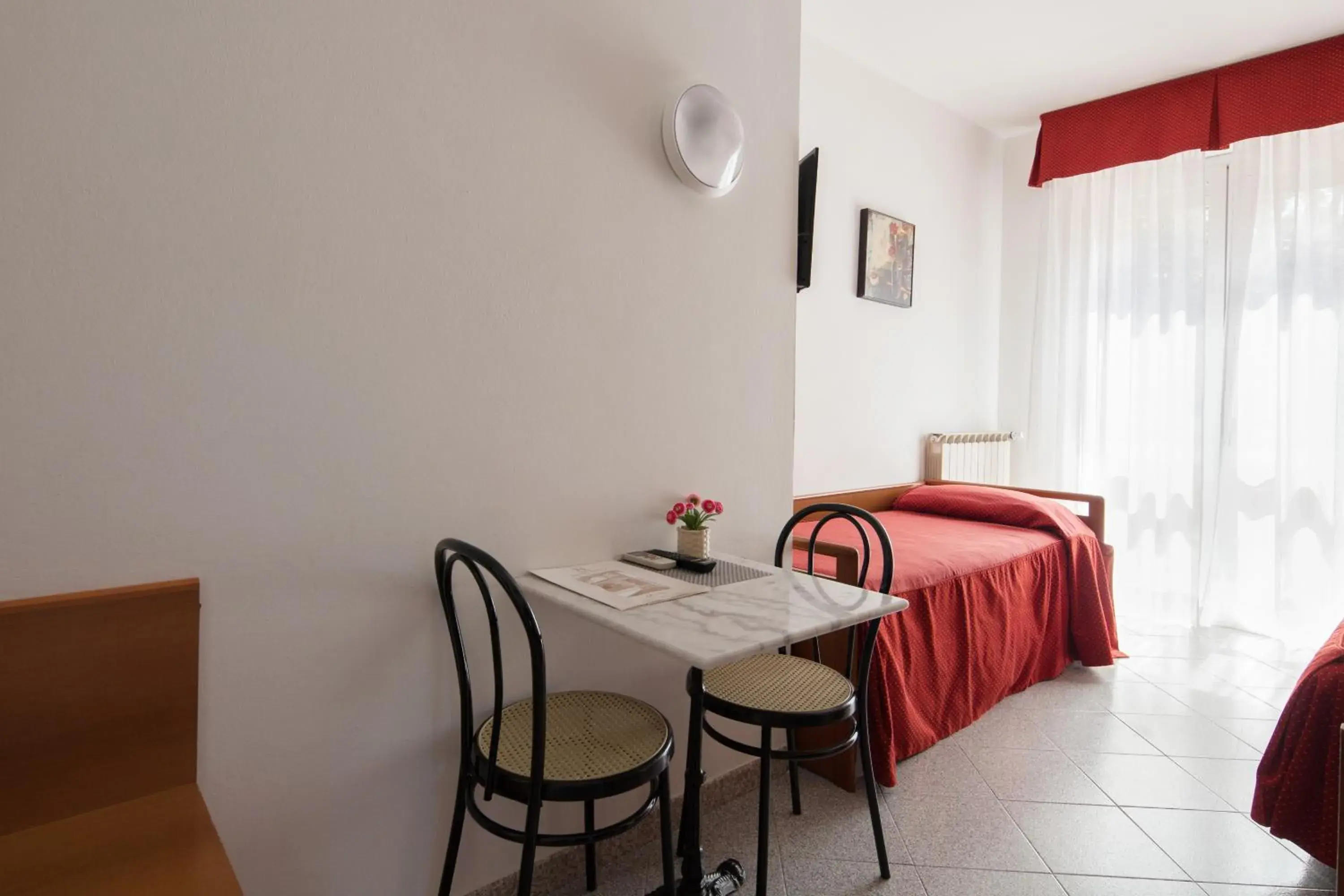 Photo of the whole room, Dining Area in Hotel Nella