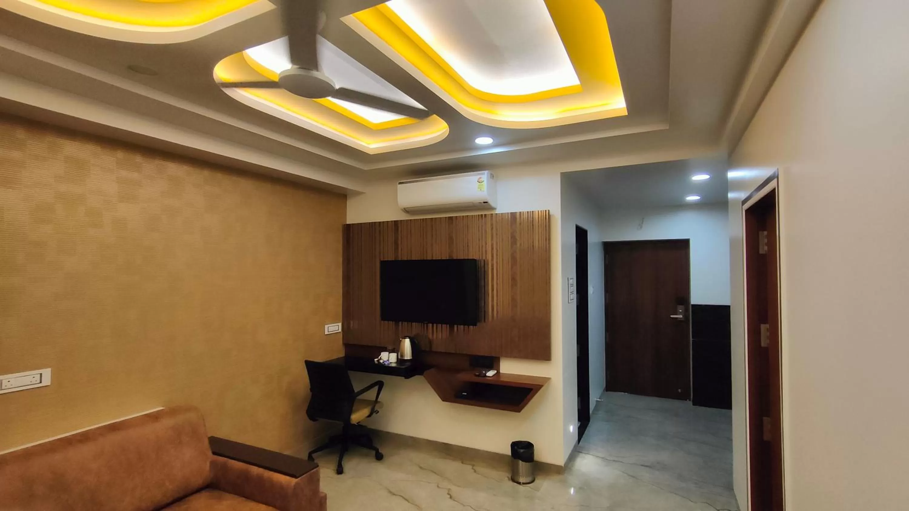 Four Petals Executive by LHMS