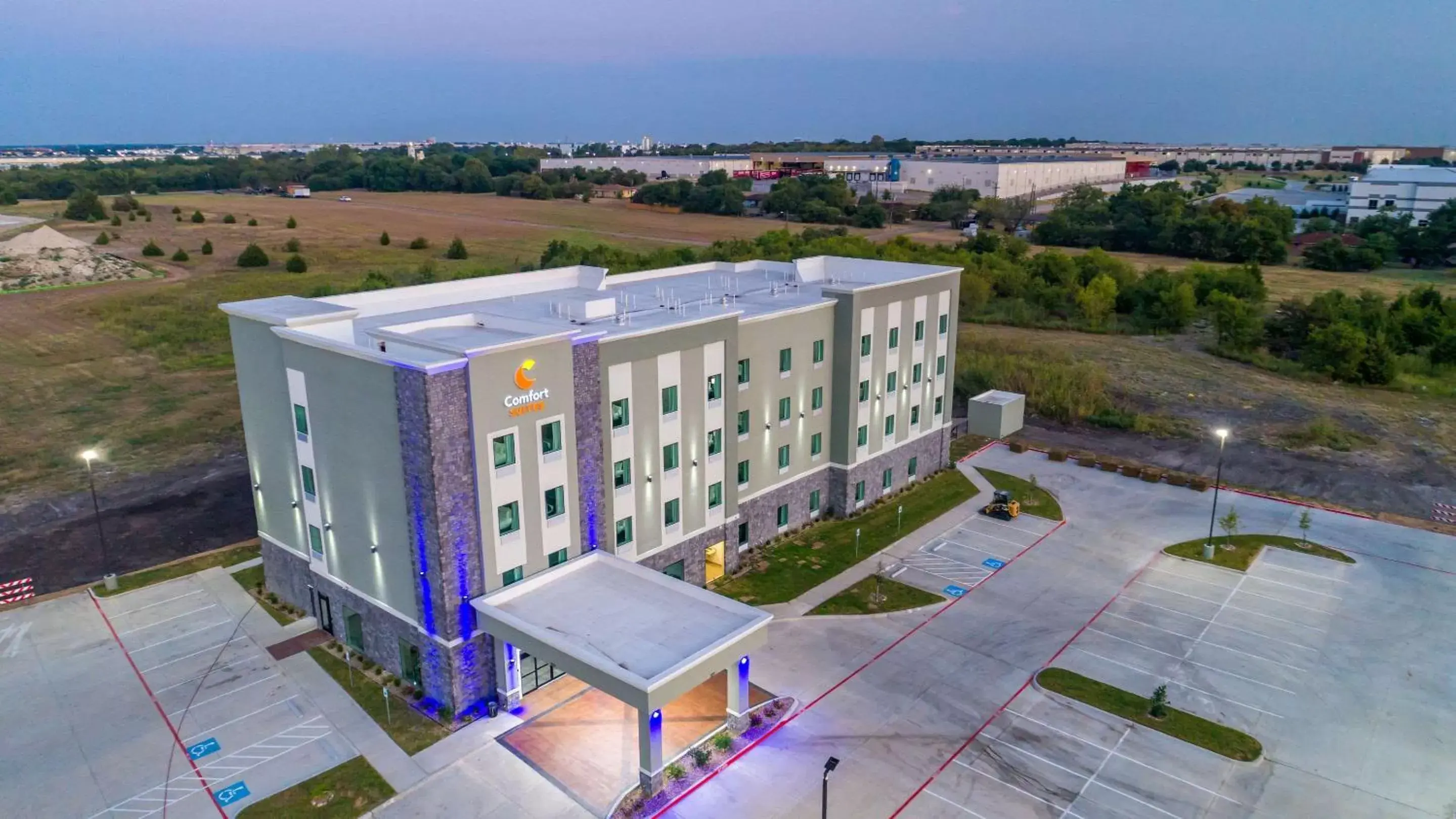 Property building, Bird's-eye View in Comfort Suites DeSoto Dallas South