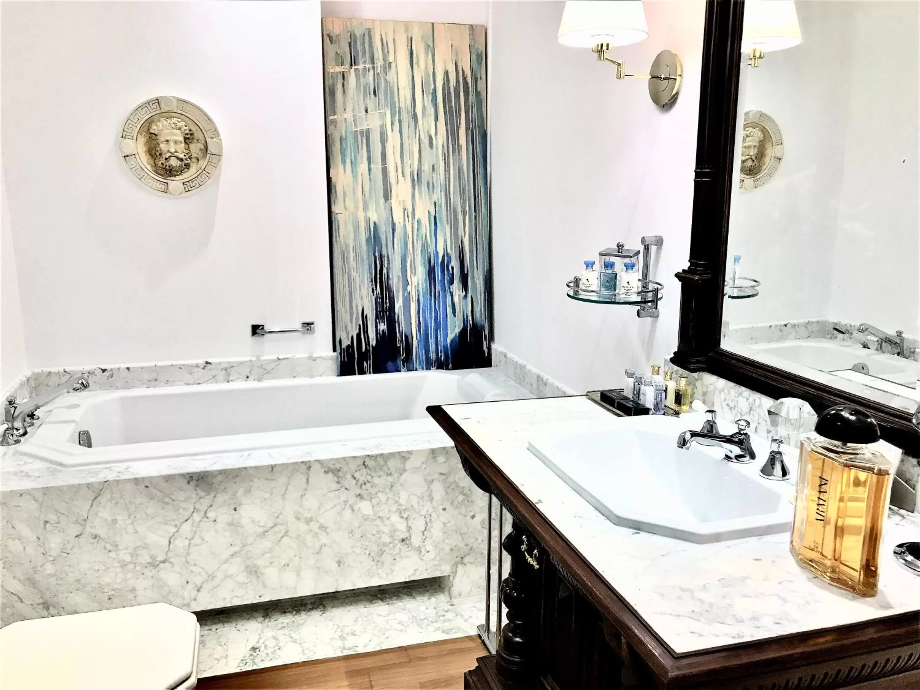 Bathroom in Luxury Apartments MONDRIAN Market Square II