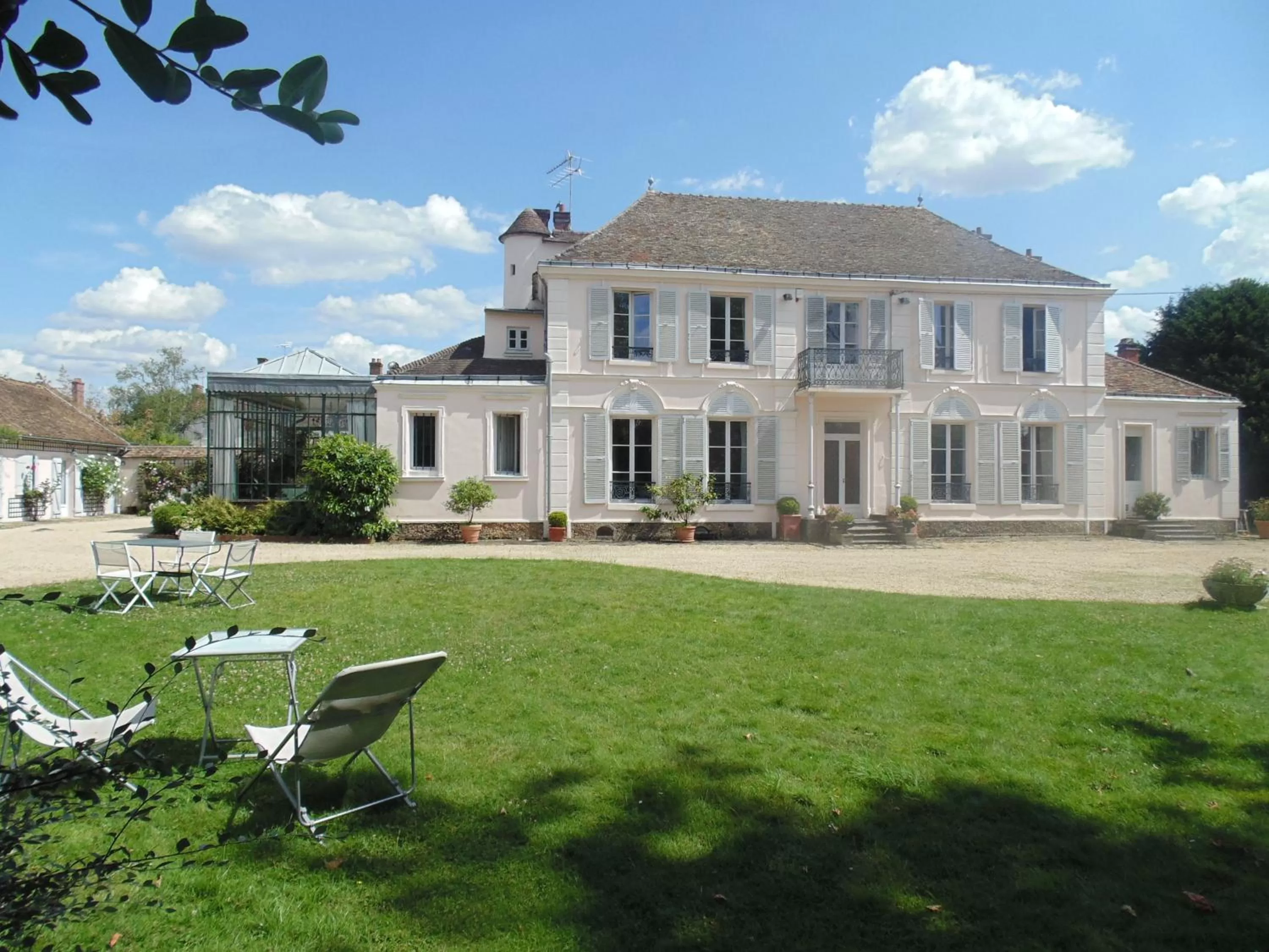 Facade/entrance in Clos Saint Nicolas