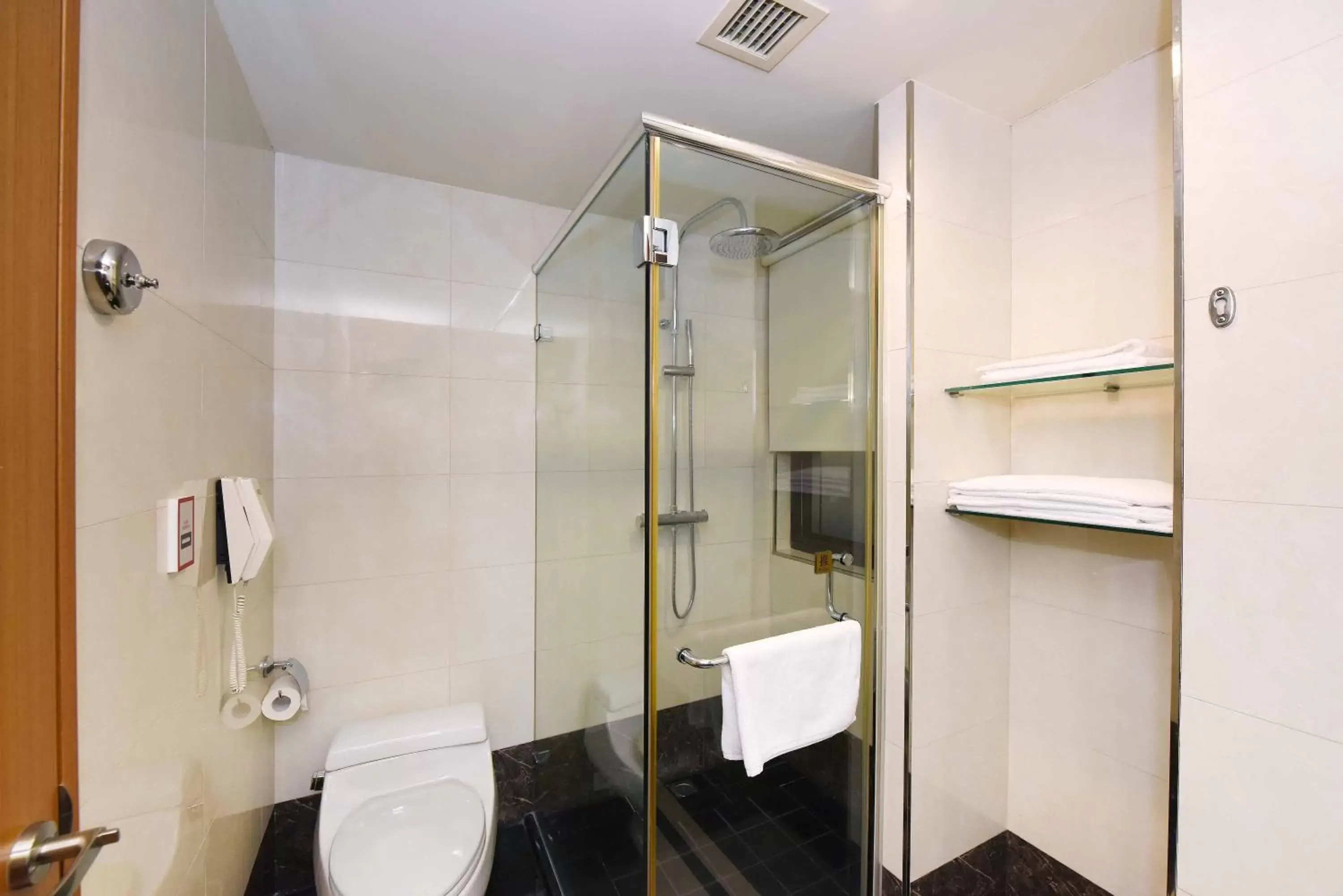 Shower, Bathroom in Fullon Hotel Taoyuan