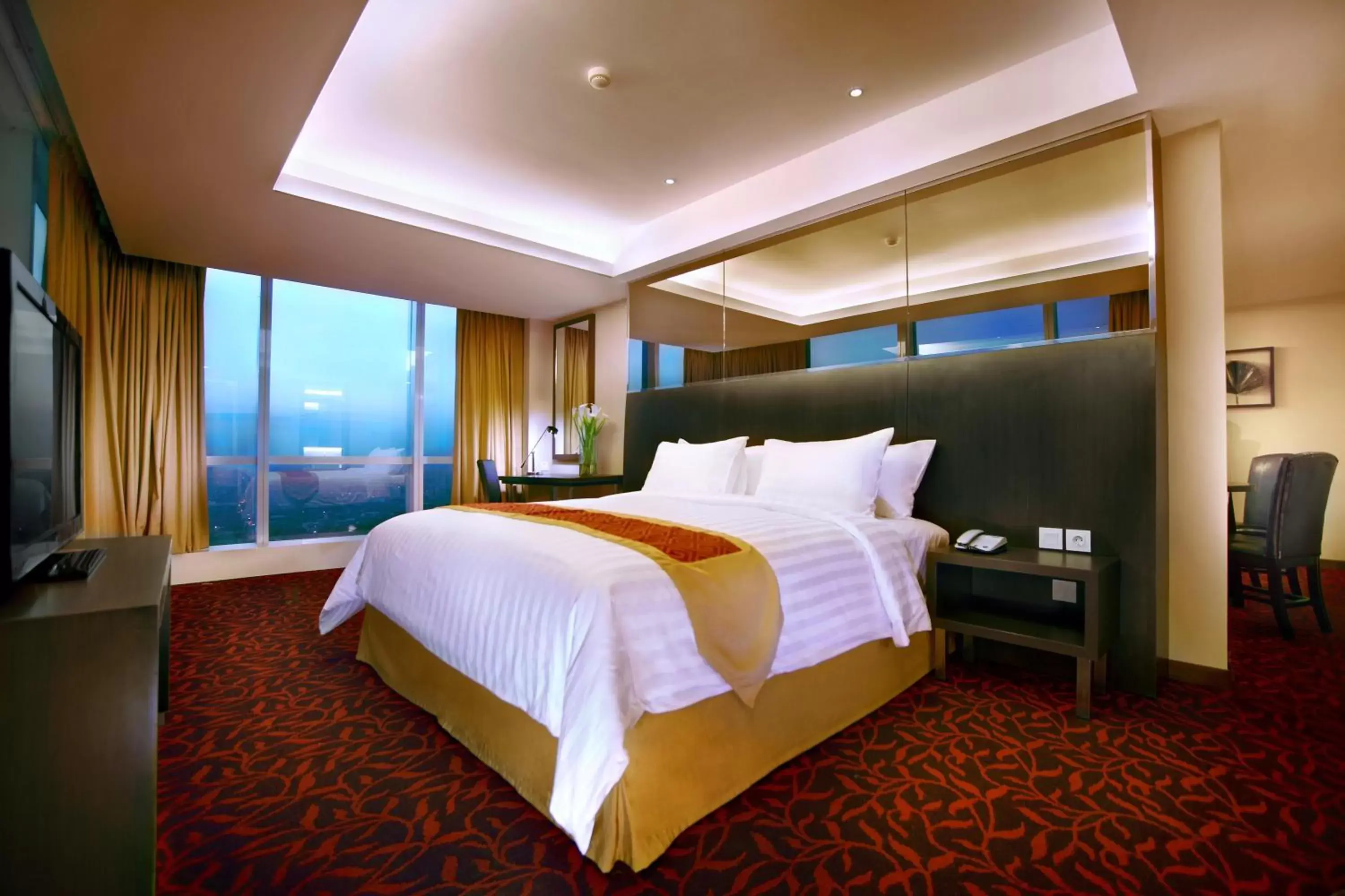 Photo of the whole room, Bed in The Alana Surabaya