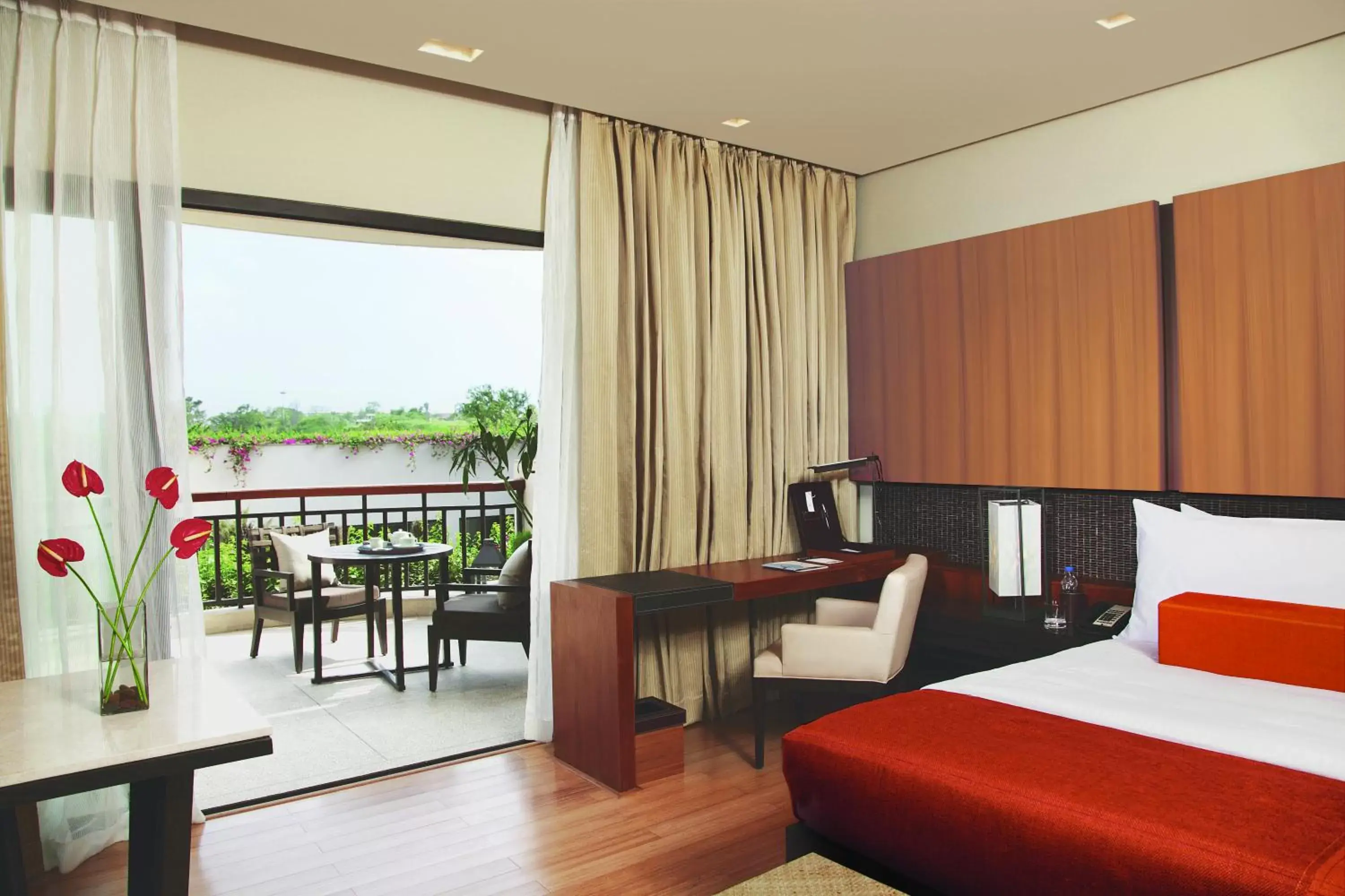 Premium Indulgence Room Courtyard View King Bed - single occupancy in Vivanta Surajkund, NCR