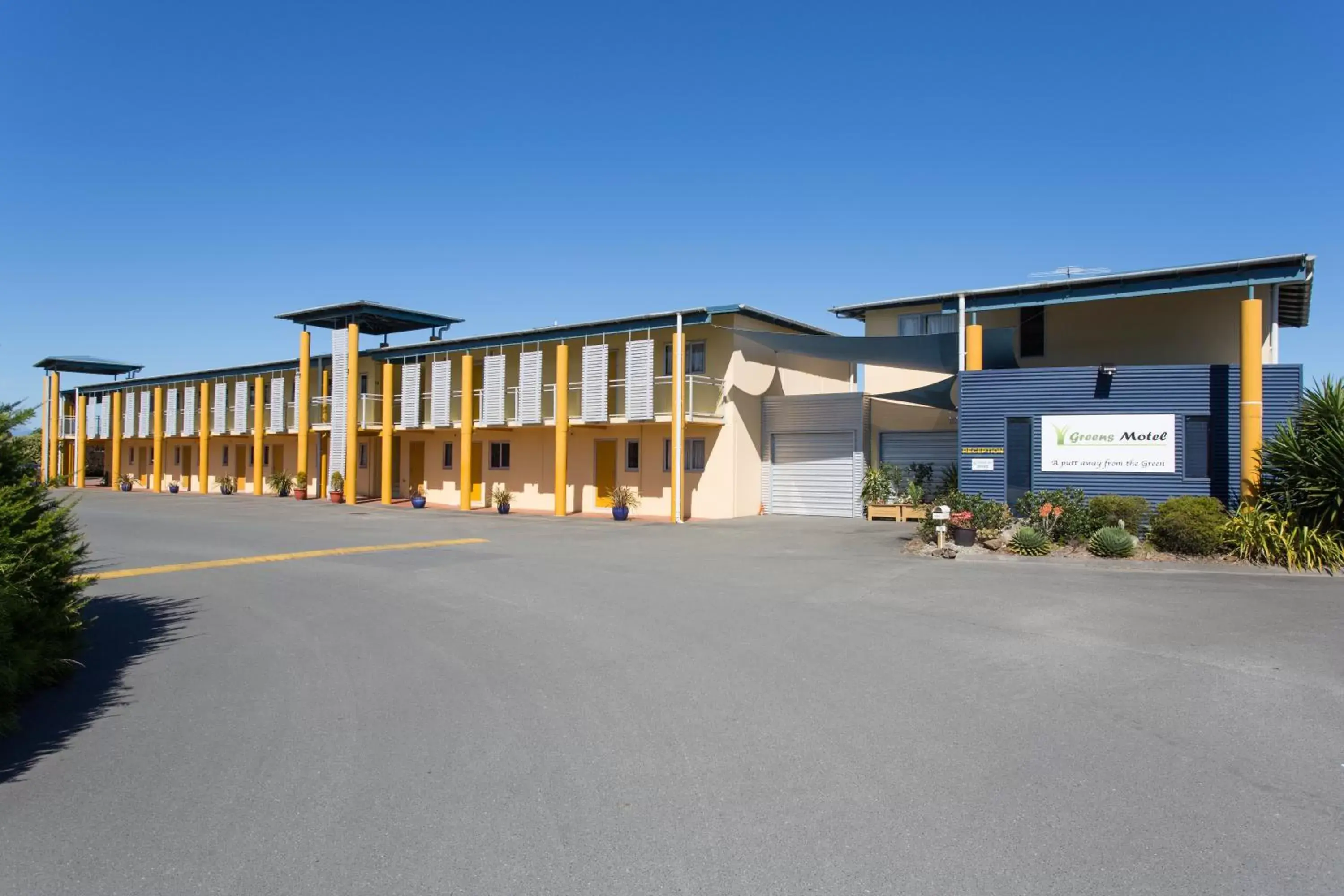 Facade/entrance, Property Building in Greens Motel