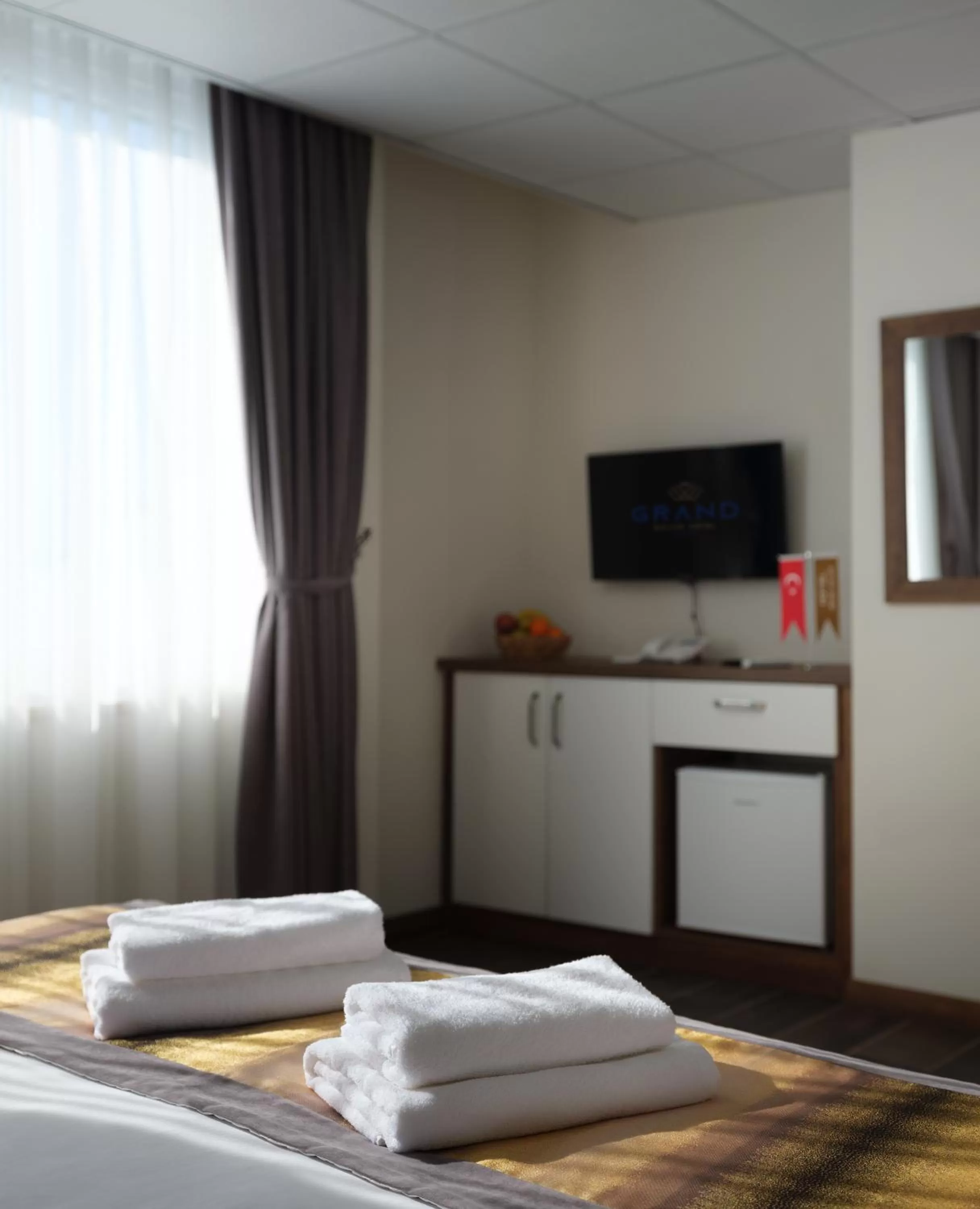 TV and multimedia, Bed in Grand Gulluk Hotel City Center Antalya