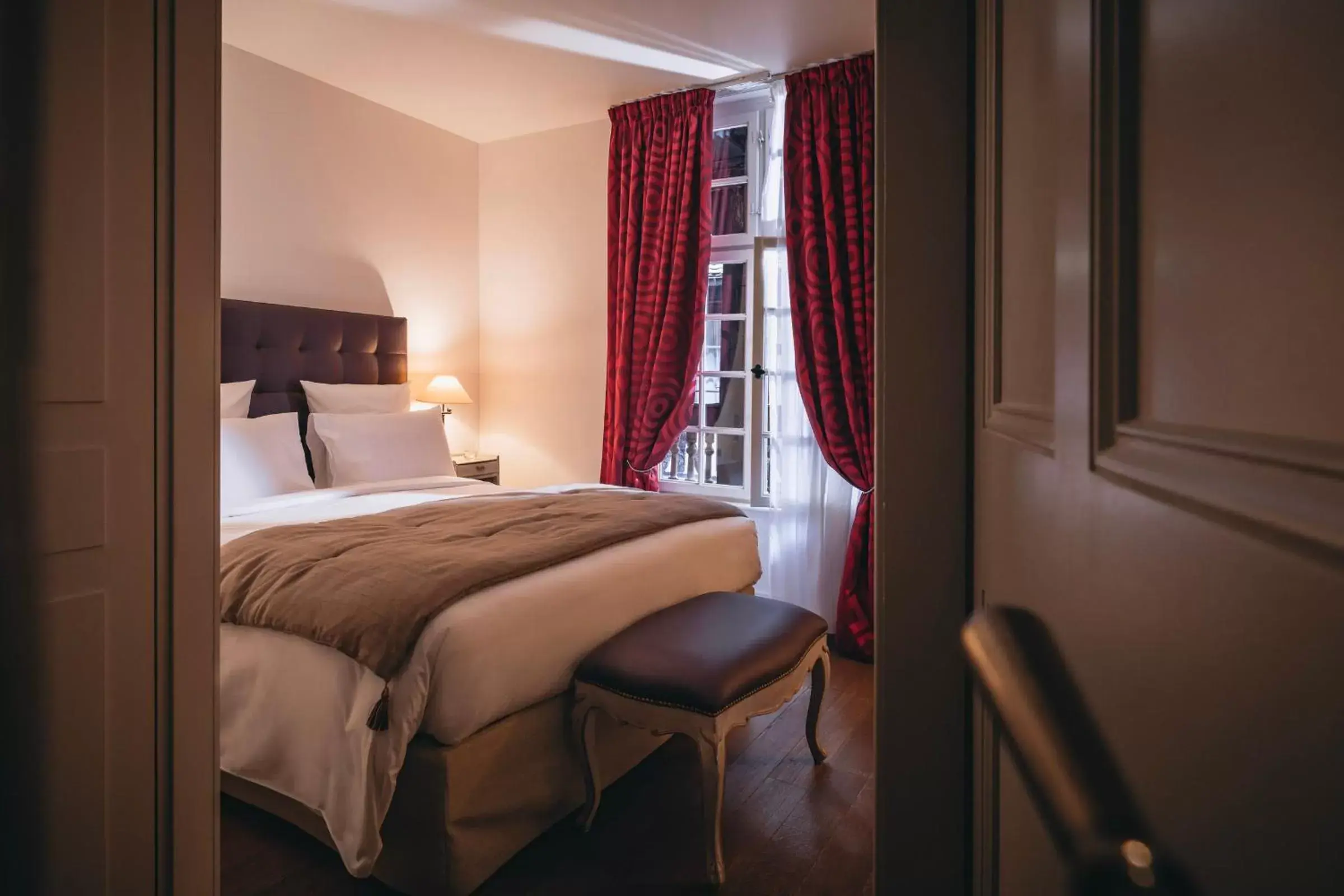 Bedroom, Bed in Hotel Cour du Corbeau Strasbourg - MGallery