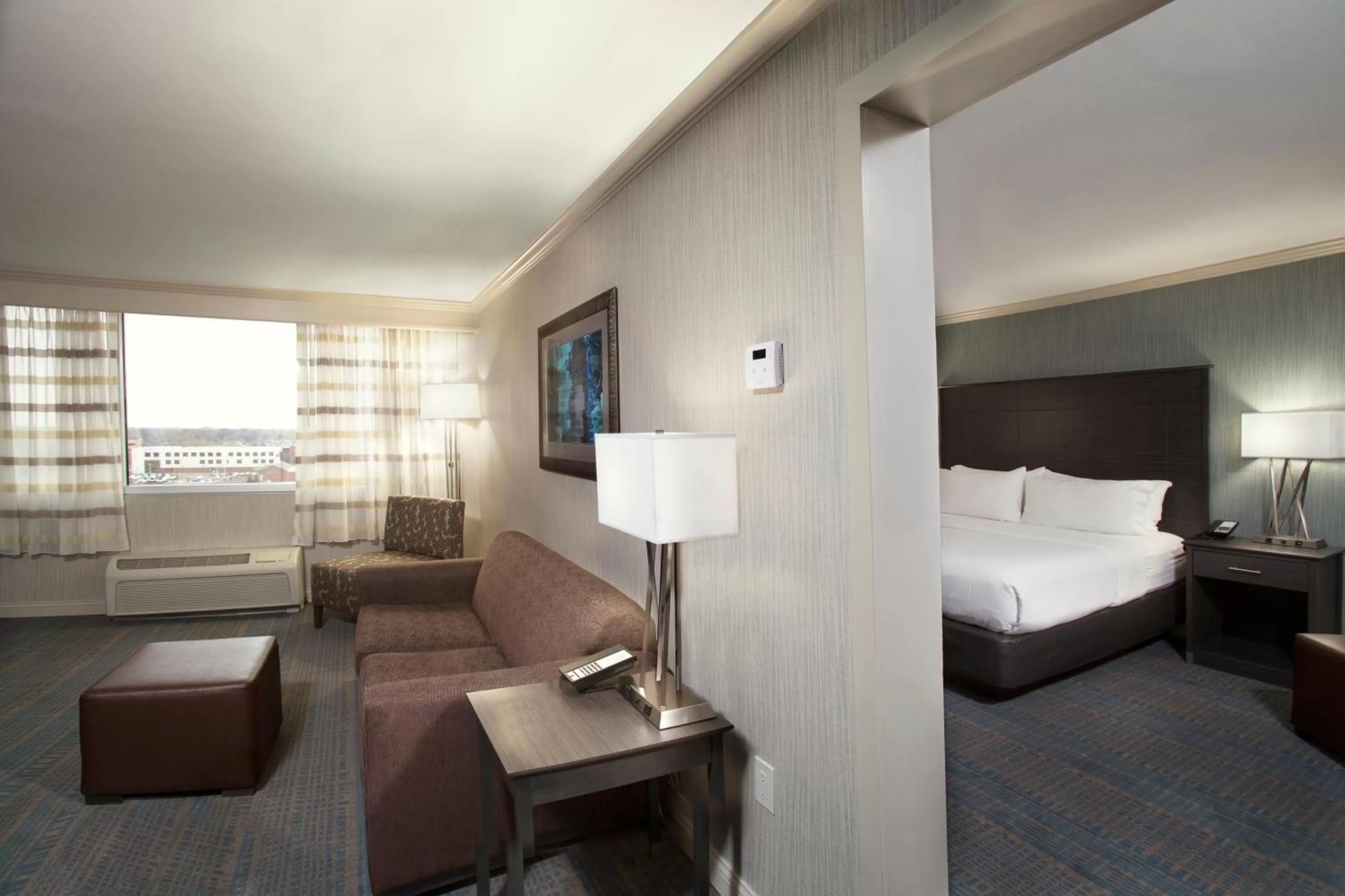 Photo of the whole room, Bed in Holiday Inn Columbus Dwtn-Capitol Square by IHG
