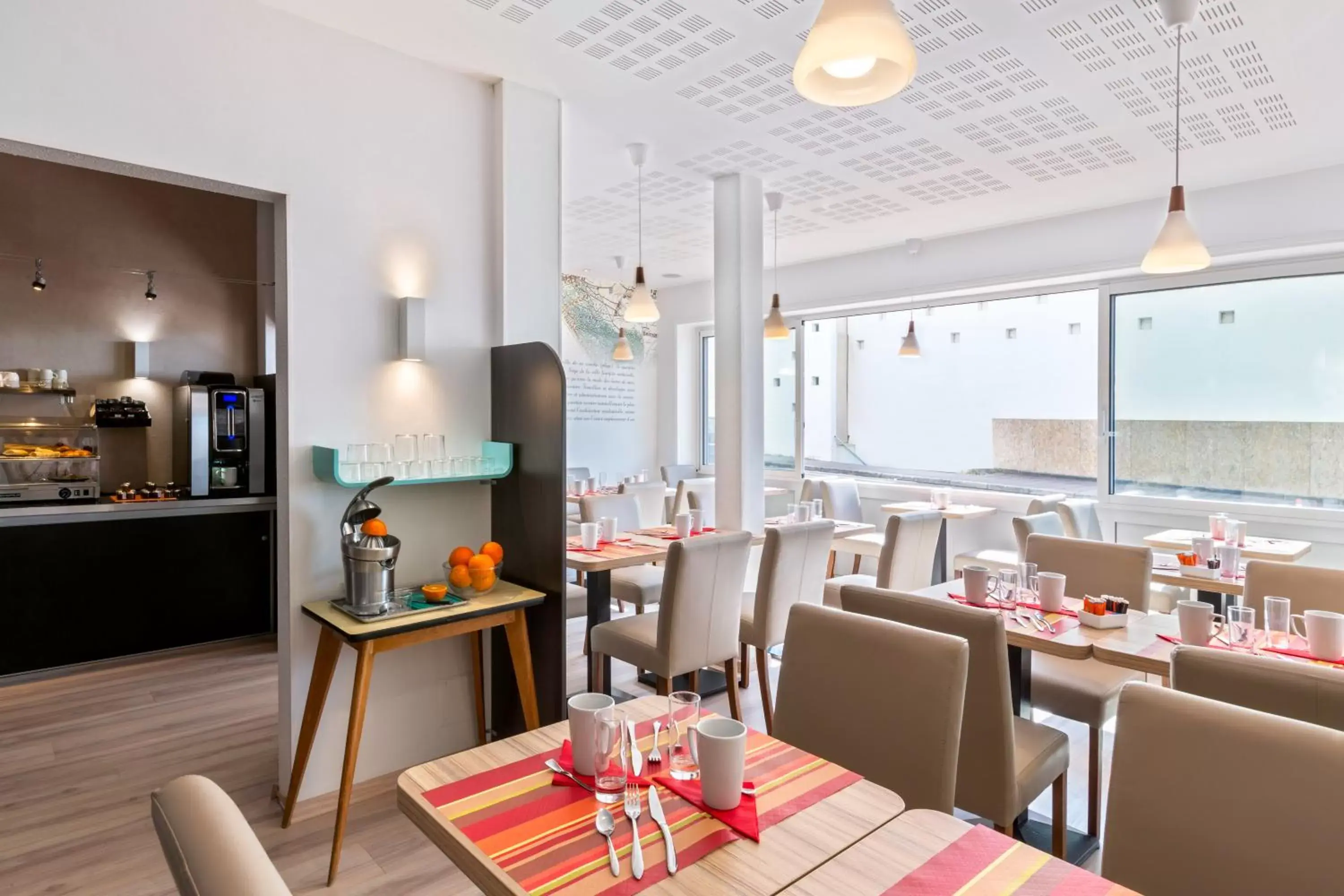 Continental breakfast, Restaurant/Places to Eat in Best Western Hôtel Royan Océan
