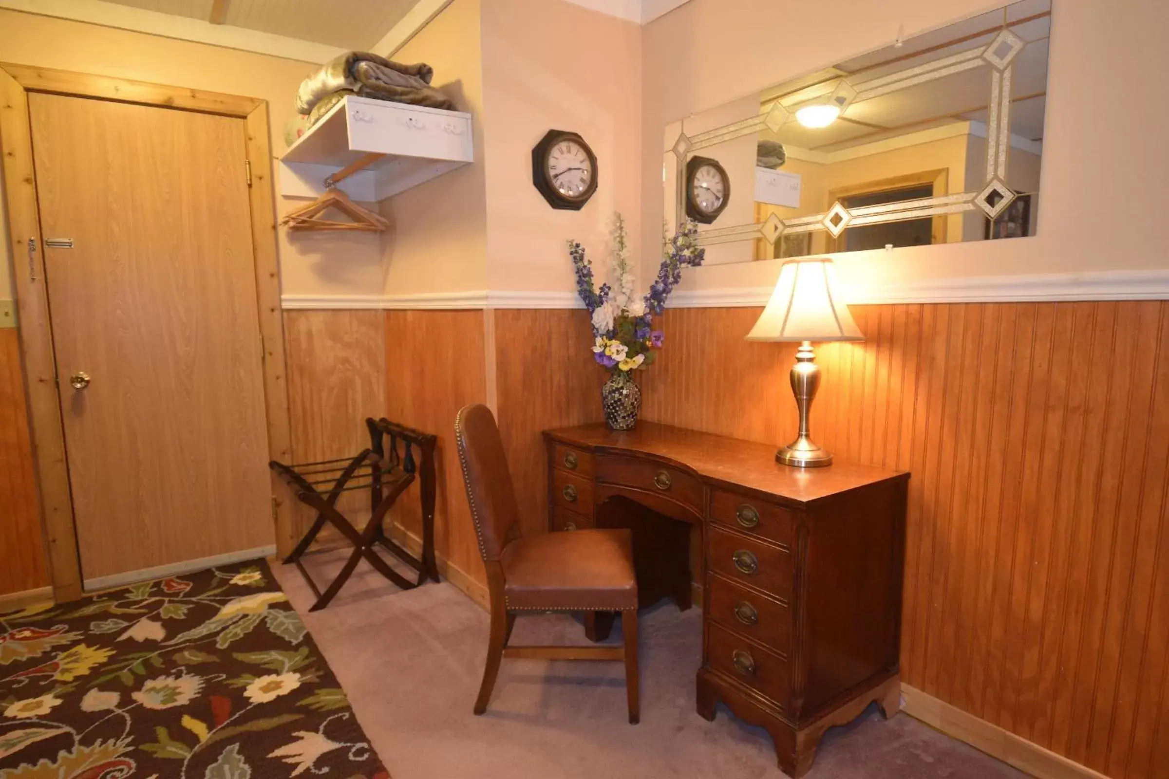 Seating Area in Alaska Grizzly Lodge