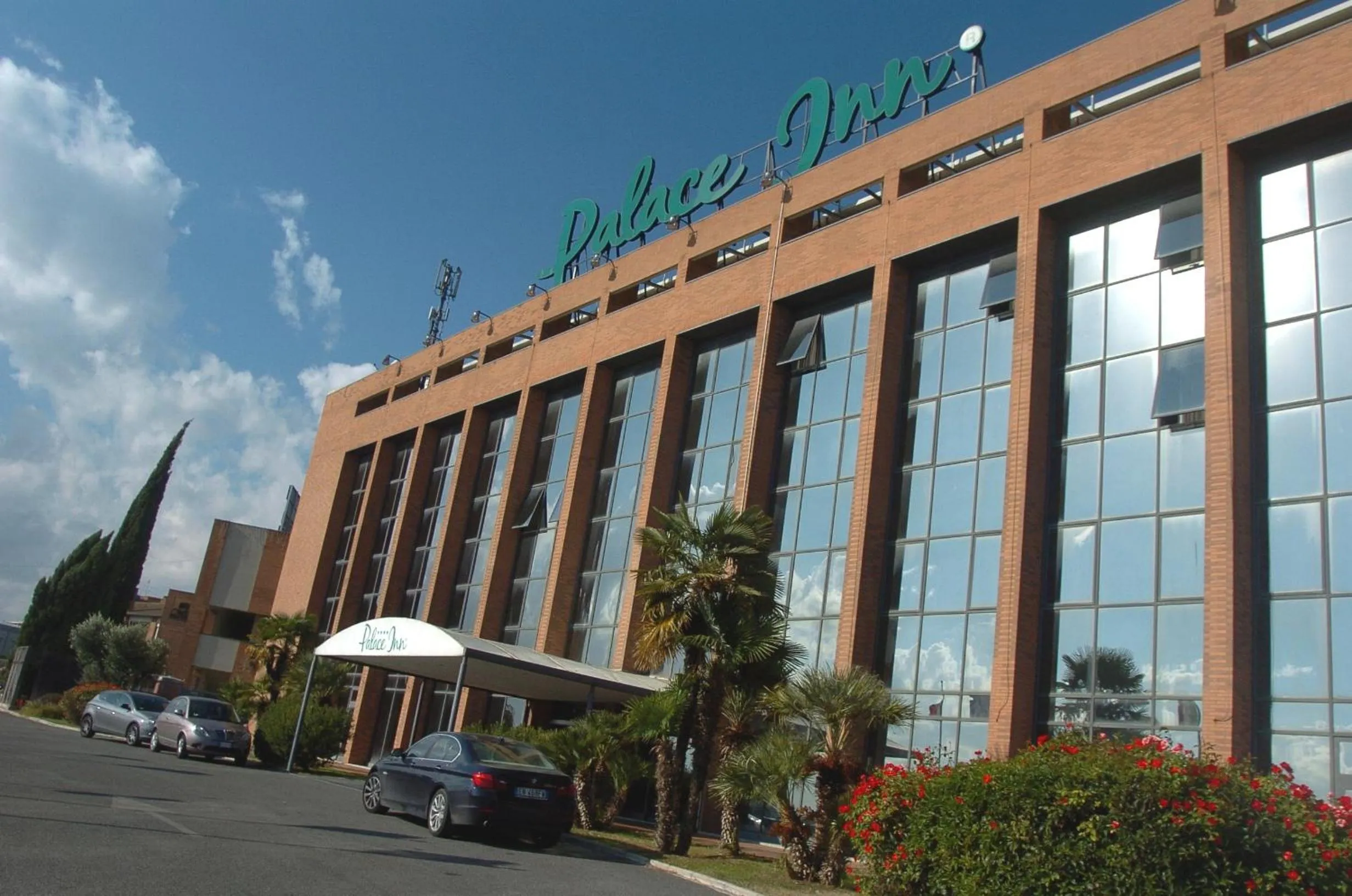 Facade/entrance in Palace Inn Rome Fiano