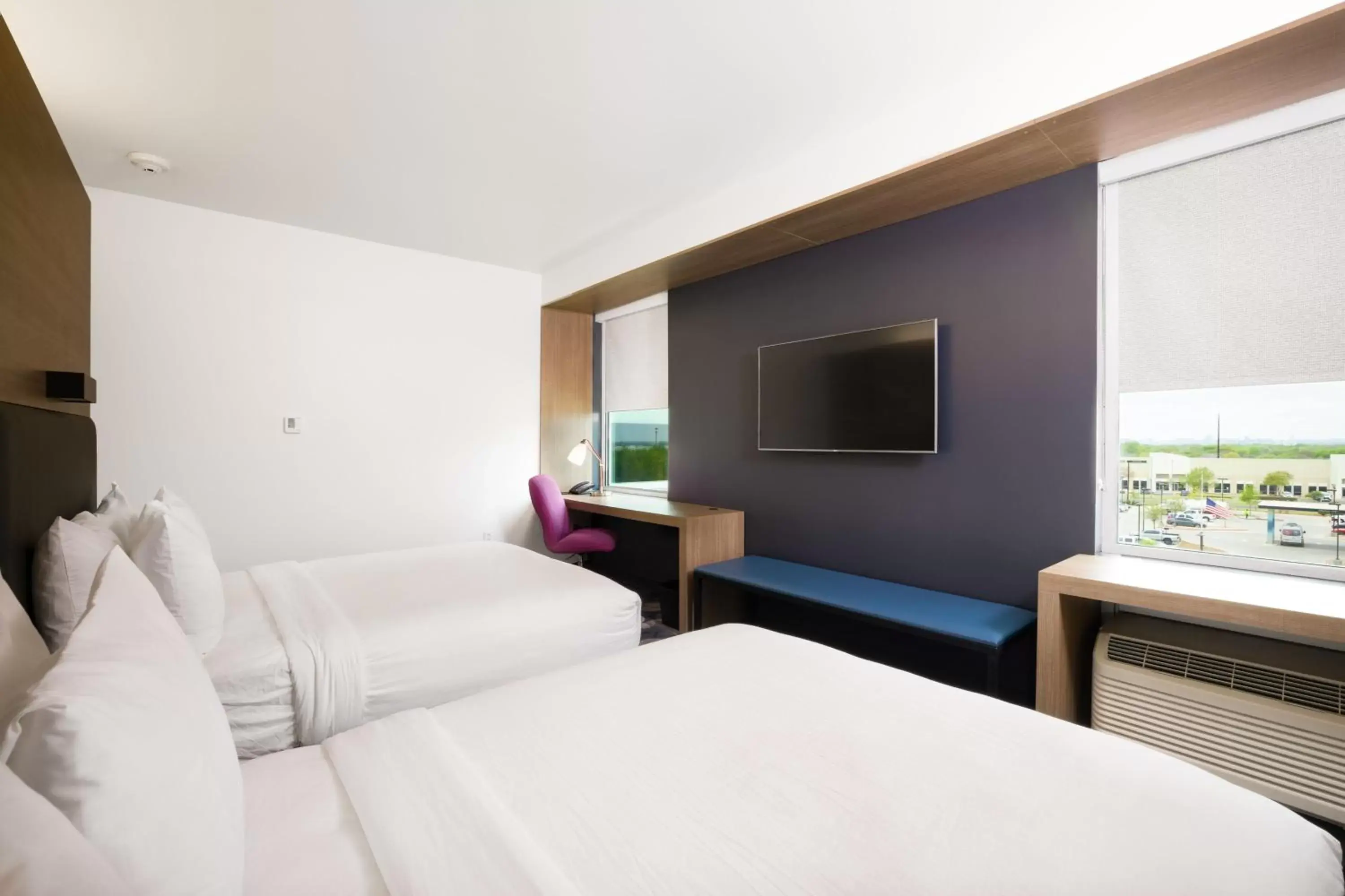 Photo of the whole room, Bed in Aloft Austin Airport