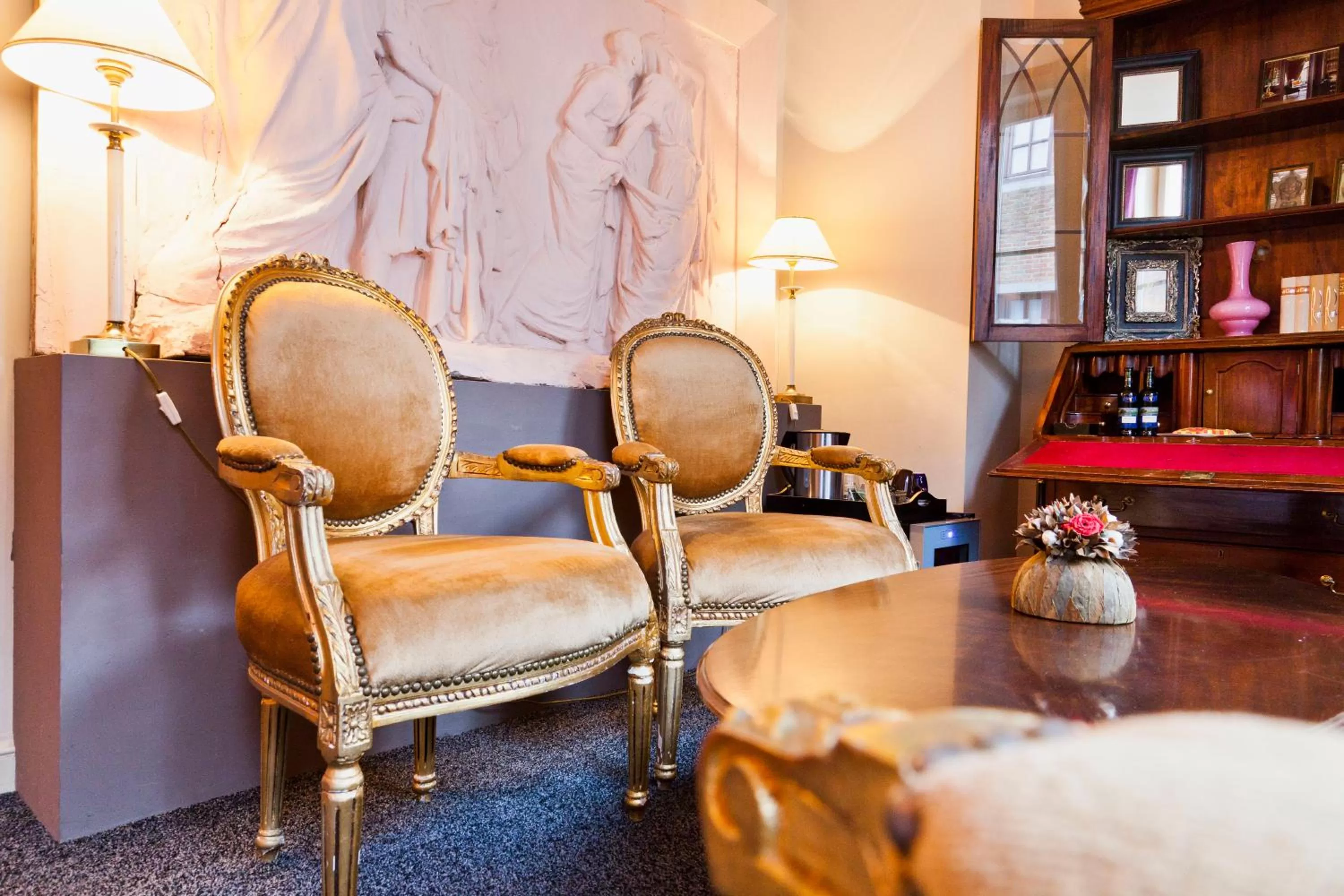 Seating area in Hotel Diamonds and Pearls