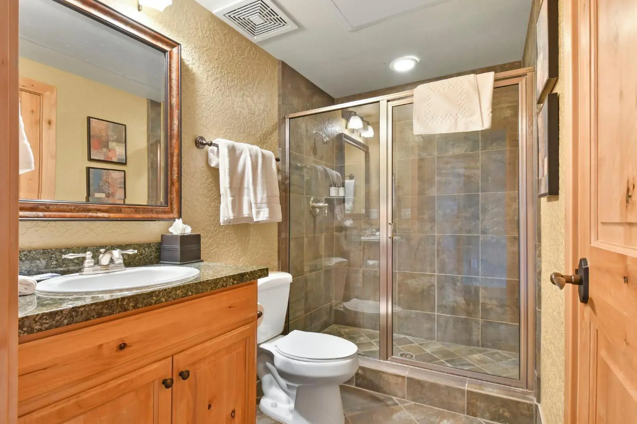 Bathroom in Red Roof Inn & Suites Galloway