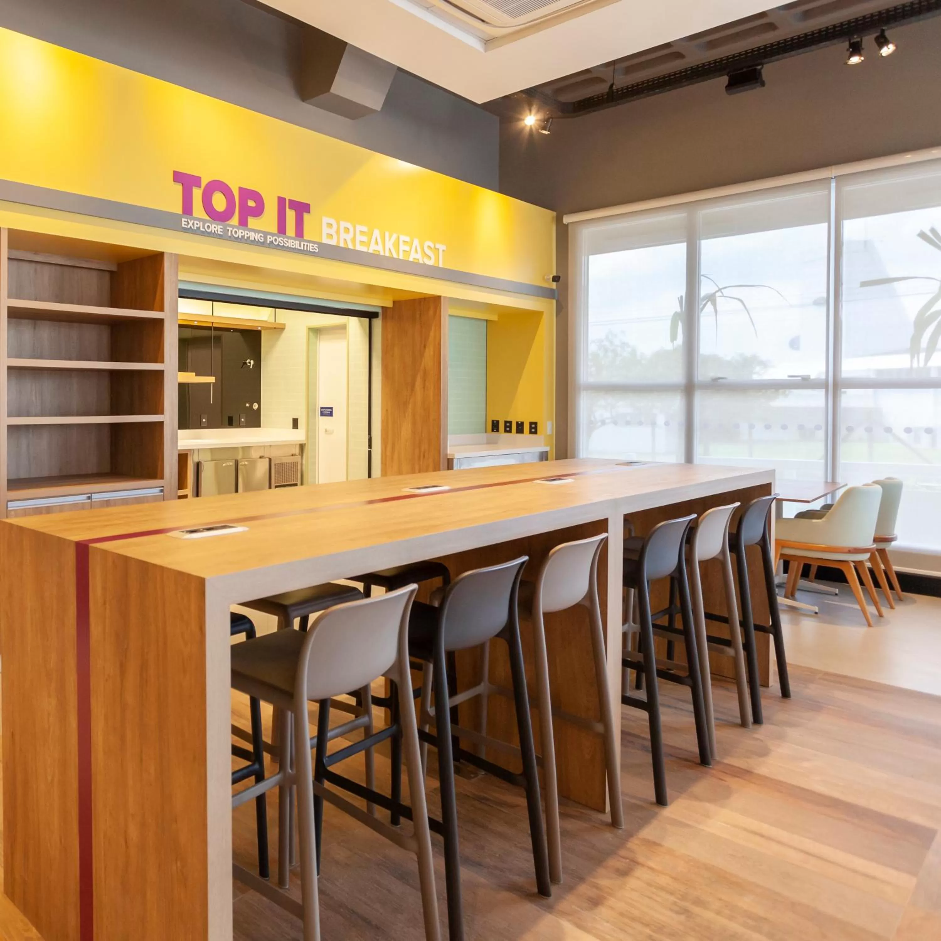 Restaurant/places to eat in Tru By Hilton Criciúma