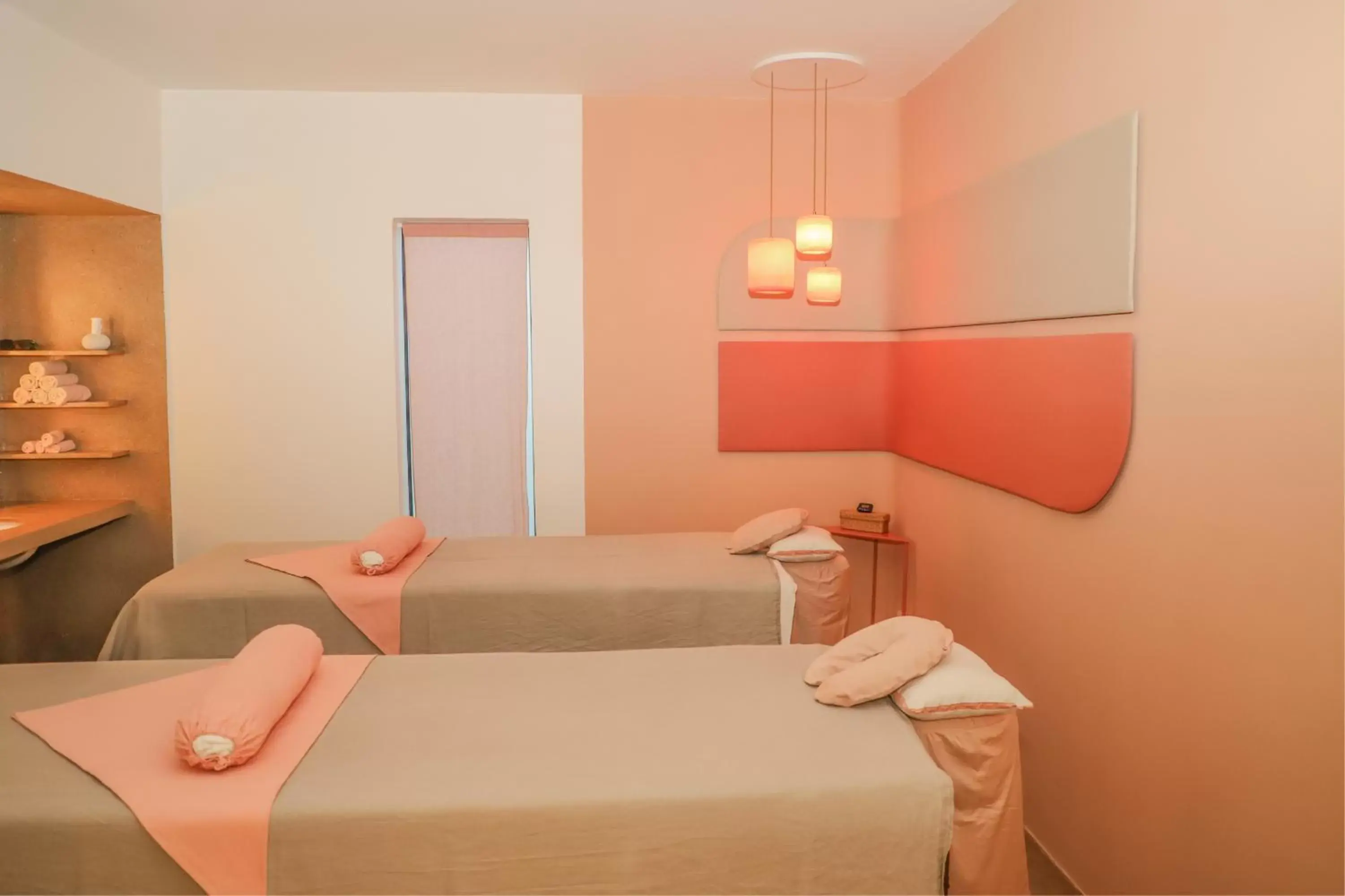 Spa and wellness centre/facilities, Bed in Viroth's Villa Spa and wellness centre/facilities, Bed in Viroth's Villa