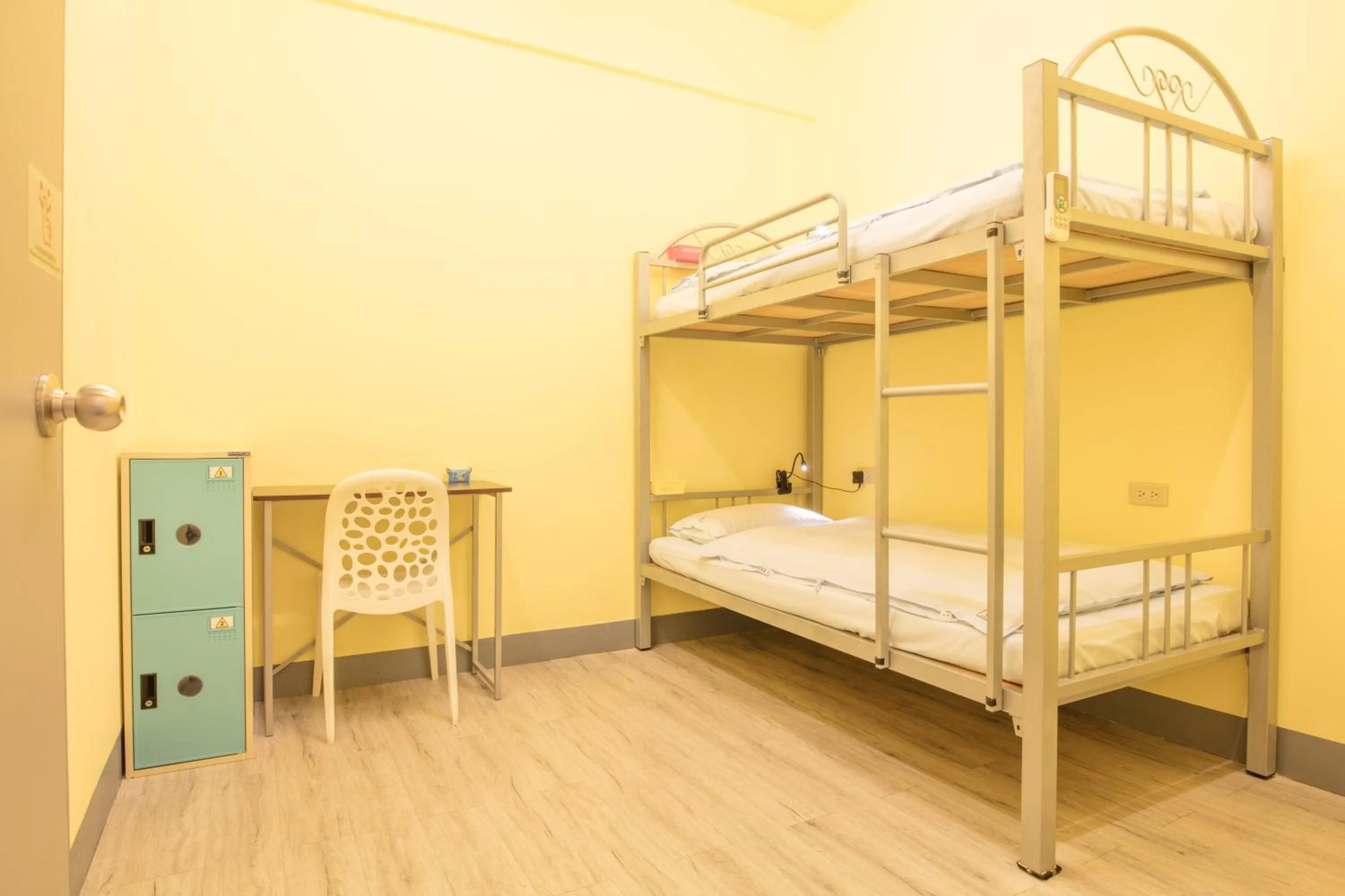 Photo of the whole room, Bed in On My Way - Taipei Hostel