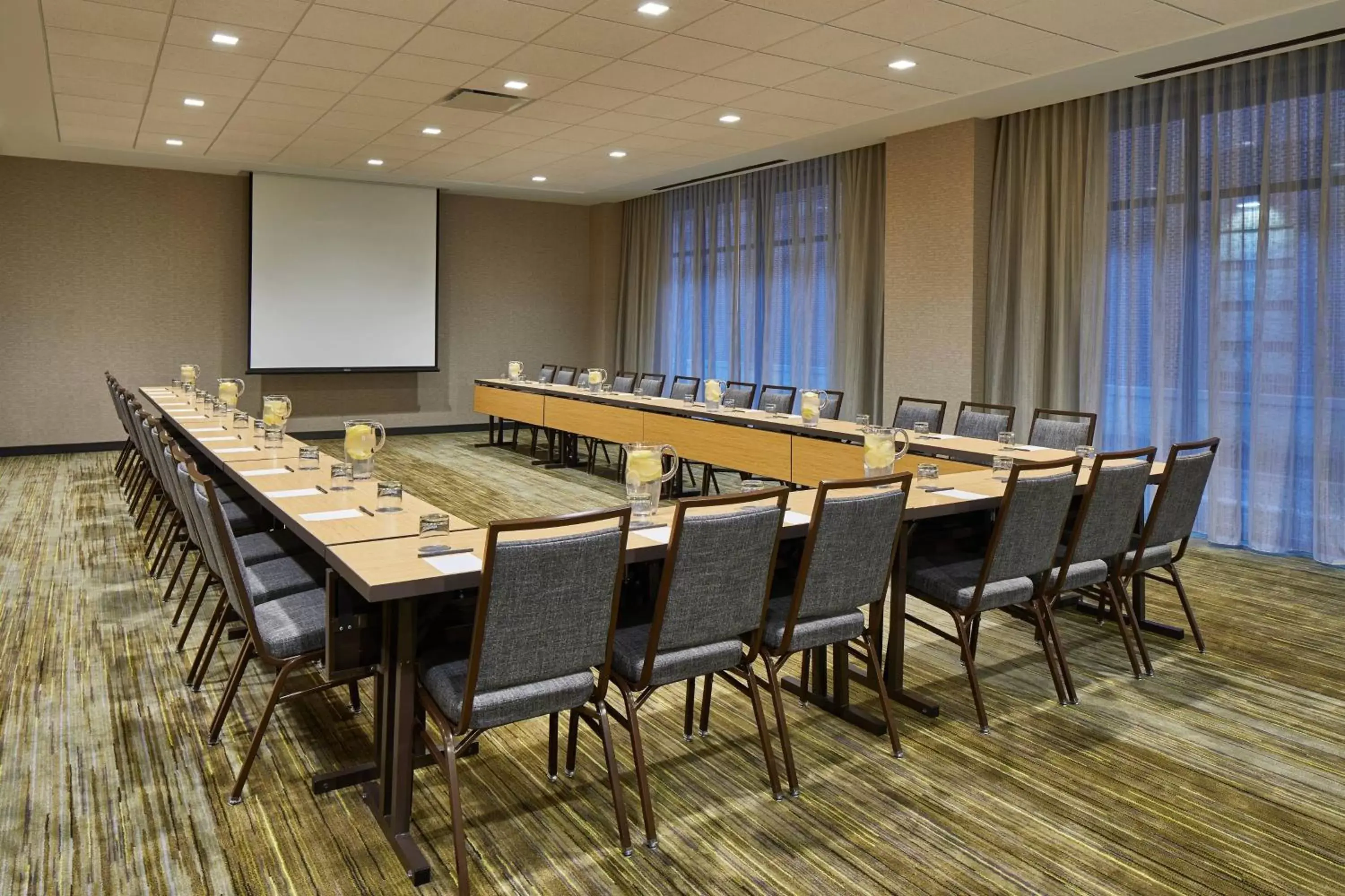 Meeting/conference room in Courtyard Baltimore Downtown/McHenry Row