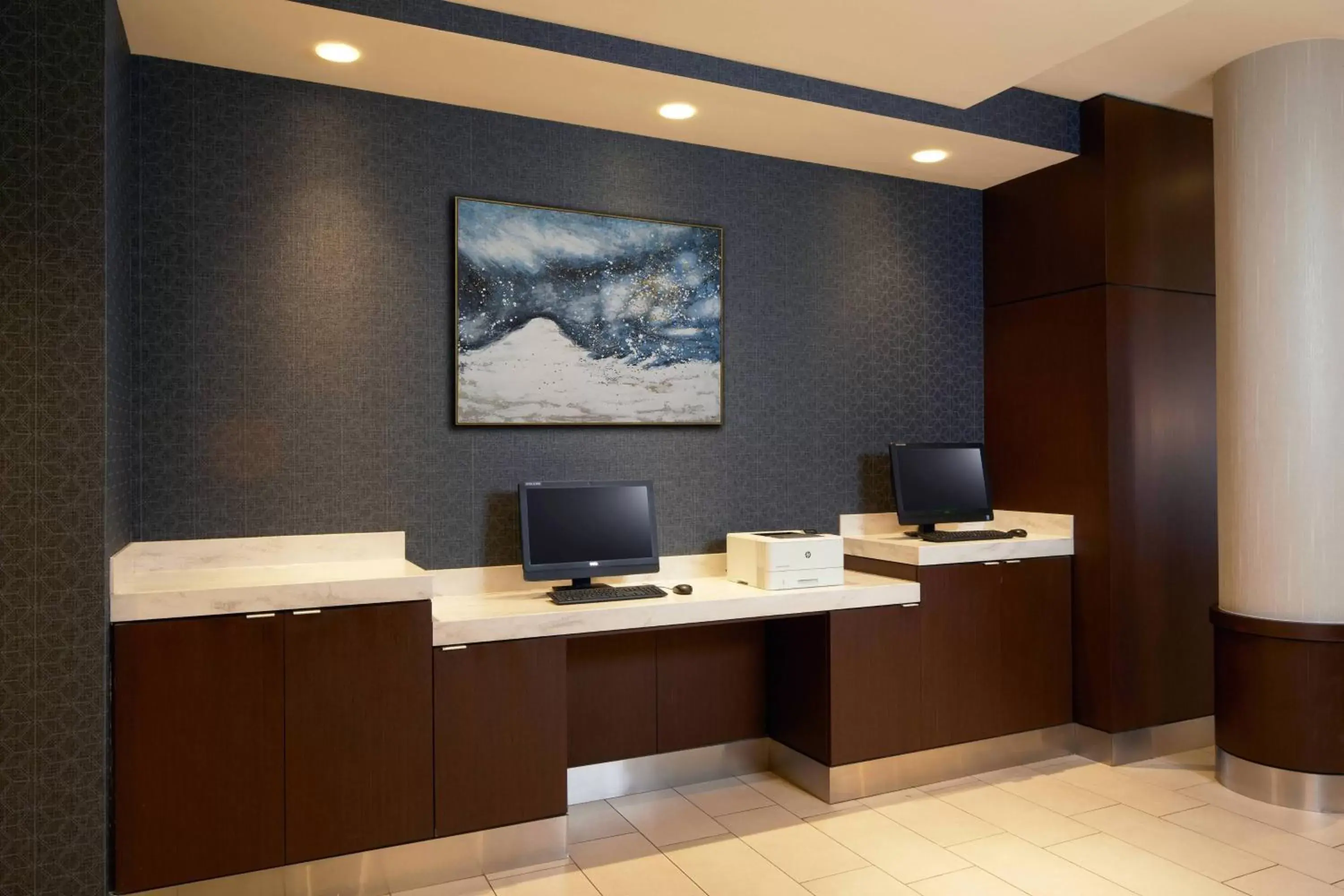 Business facilities, TV/Entertainment Center in Courtyard by Marriott Los Angeles LAX / Century Boulevard