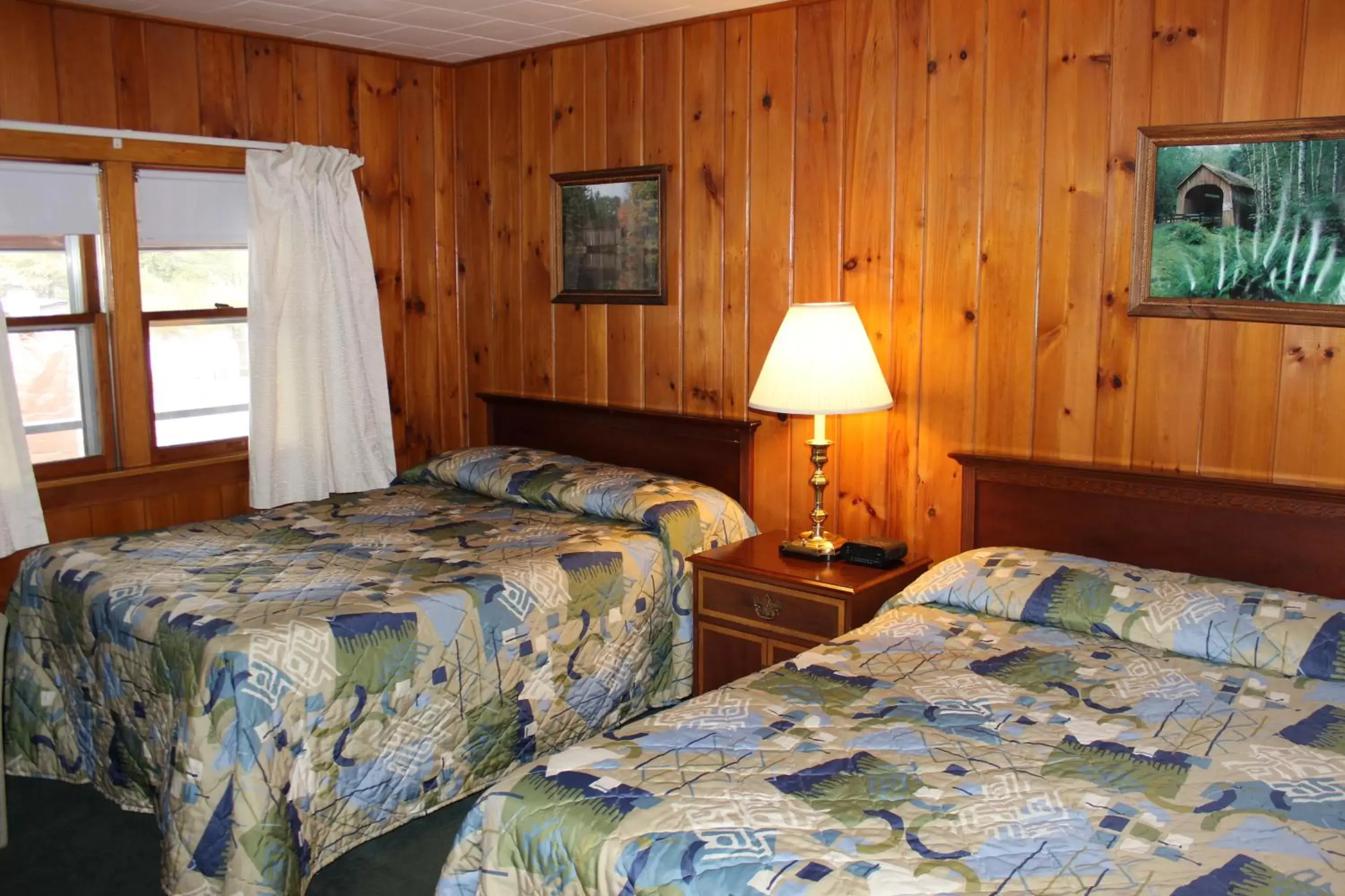 Bed in Nootka Lodge