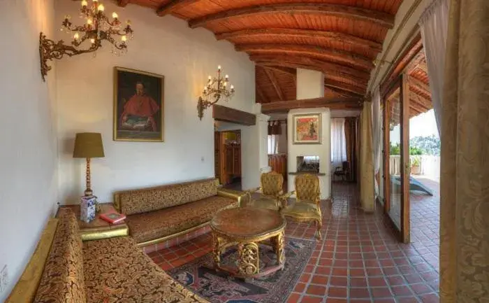 Seating Area in Posada de la Mision, Hotel Museo y Jardin