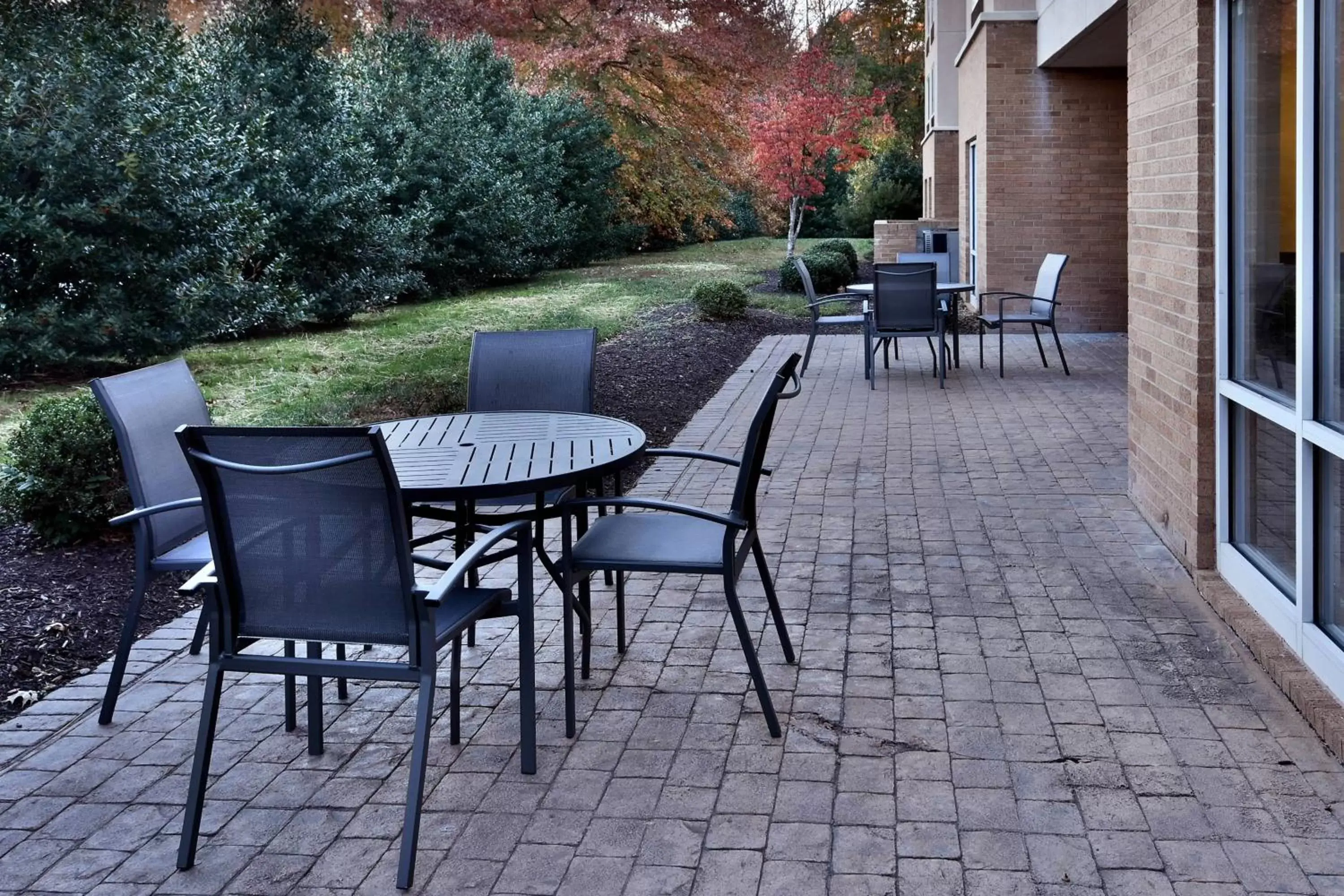 Property building, Patio/Outdoor Area in Fairfield Inn & Suites by Marriott Richmond Innsbrook