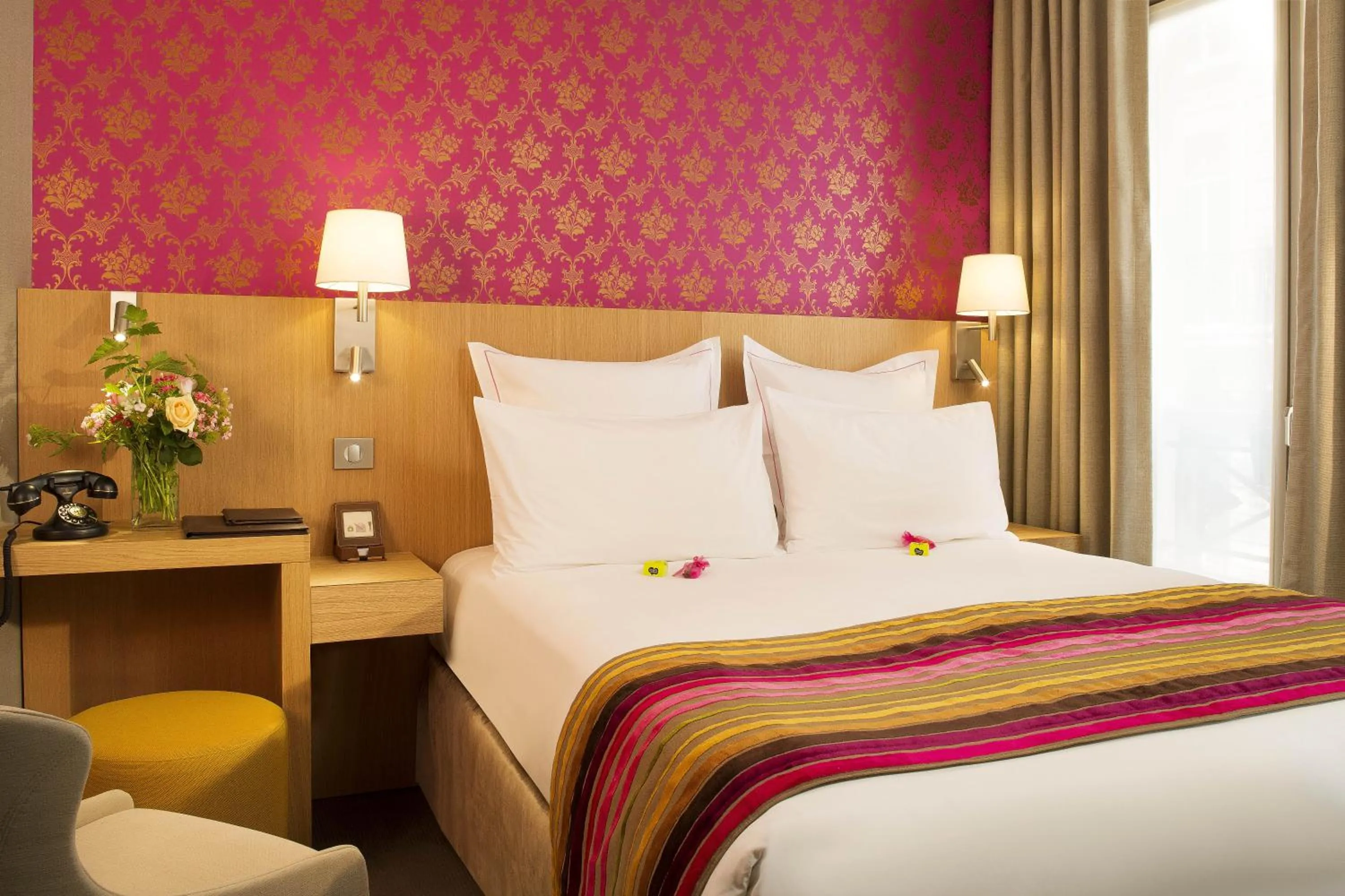 Bedroom, Bed in Hôtel Cordelia Opéra-Madeleine