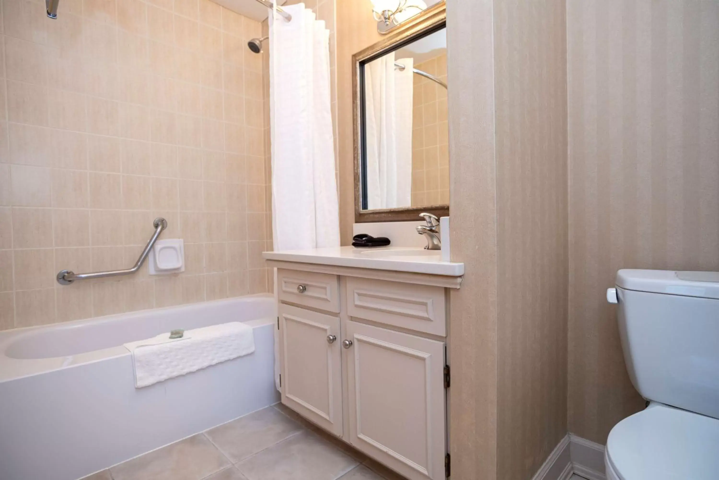 Bathroom in Best Western Dorchester Hotel