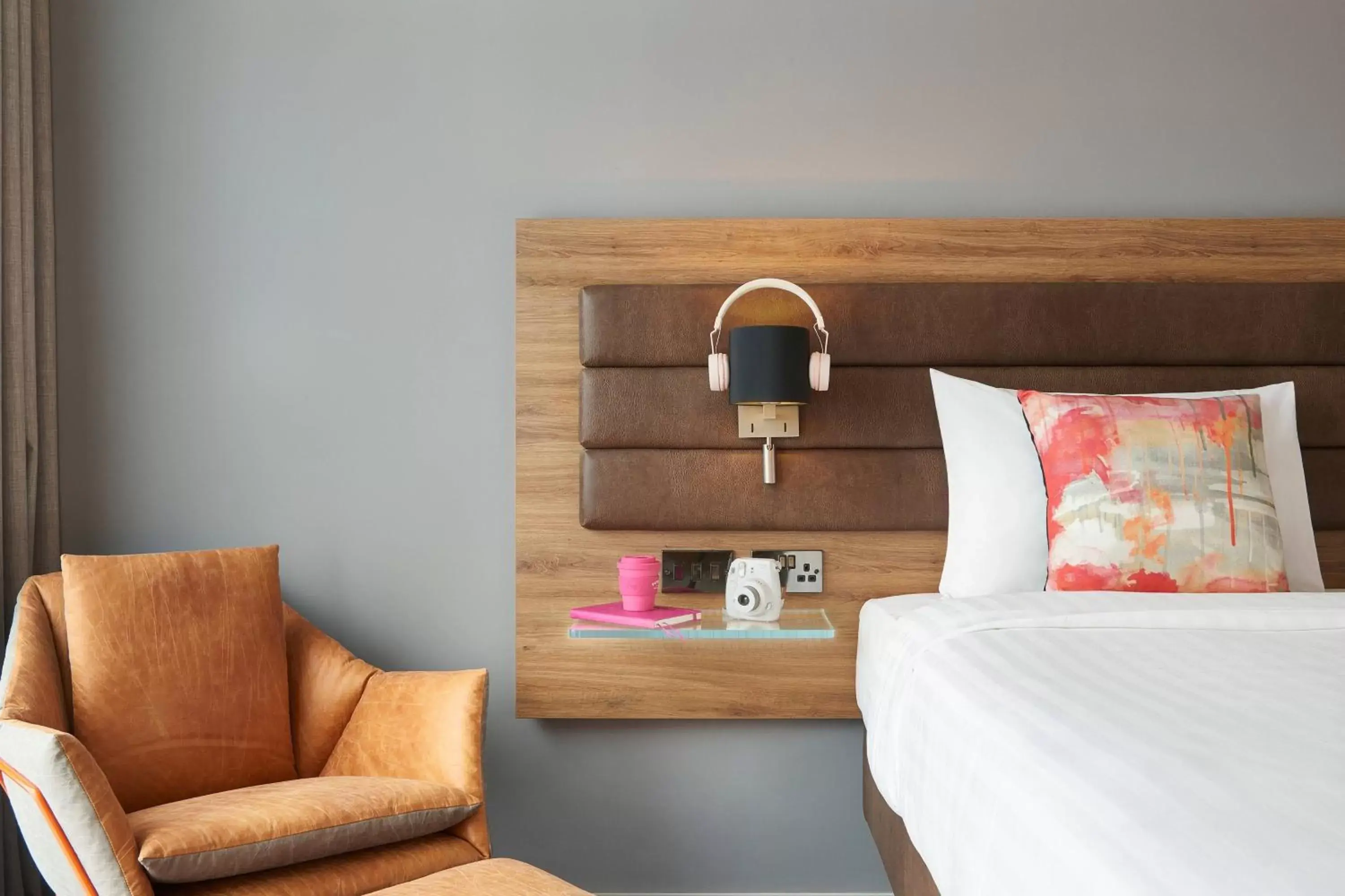 Photo of the whole room, Bed in Moxy Dublin City