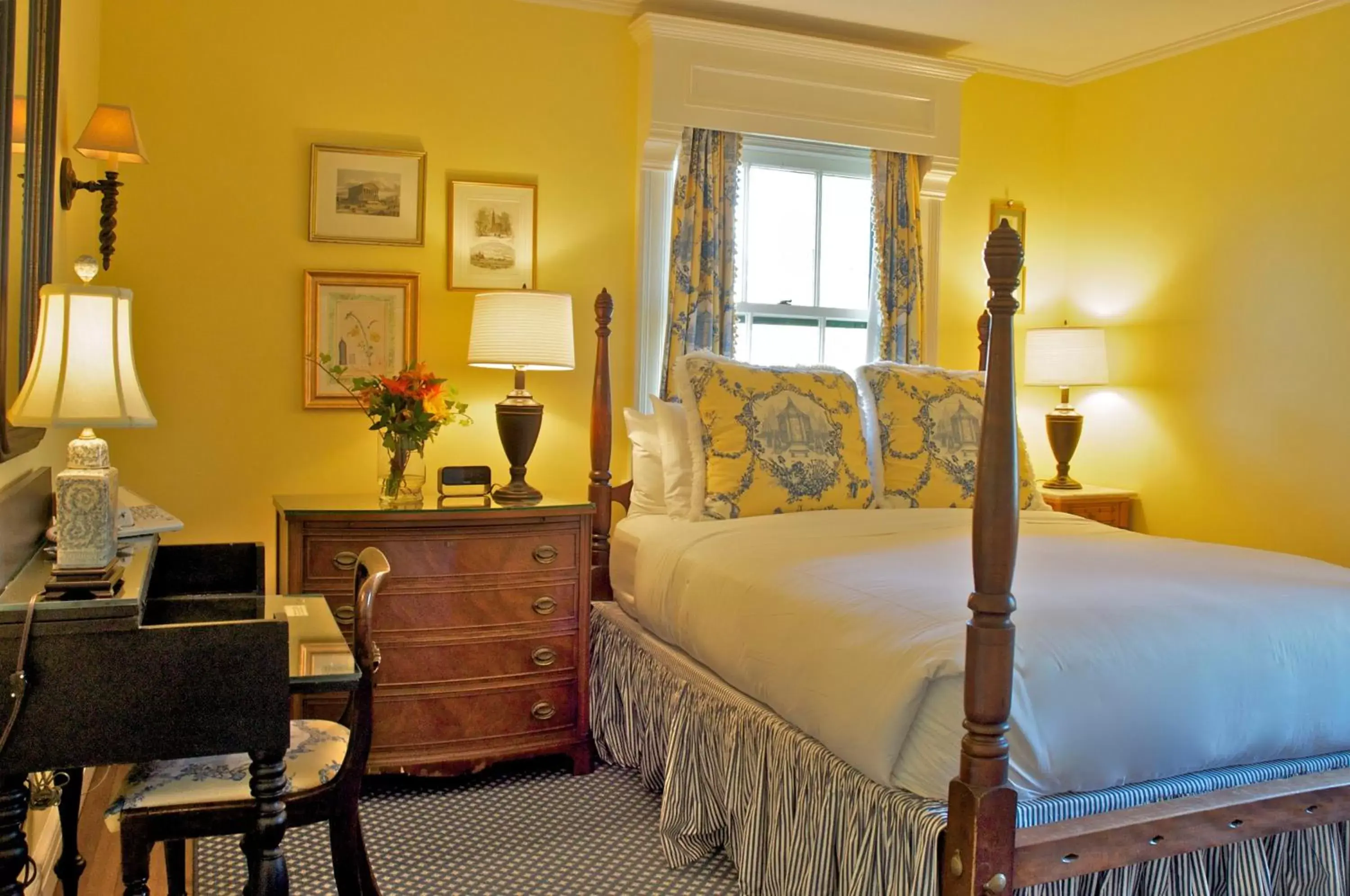 Double Room with Private Bathroom - Murray Room in Hilltop Inn