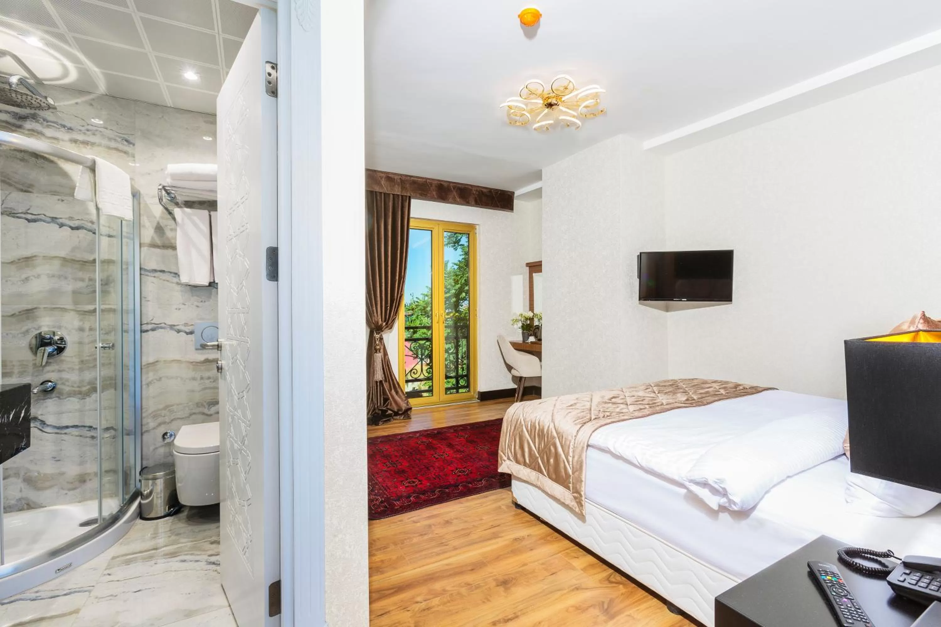 Photo of the whole room, Bed in Eastanbul Suites