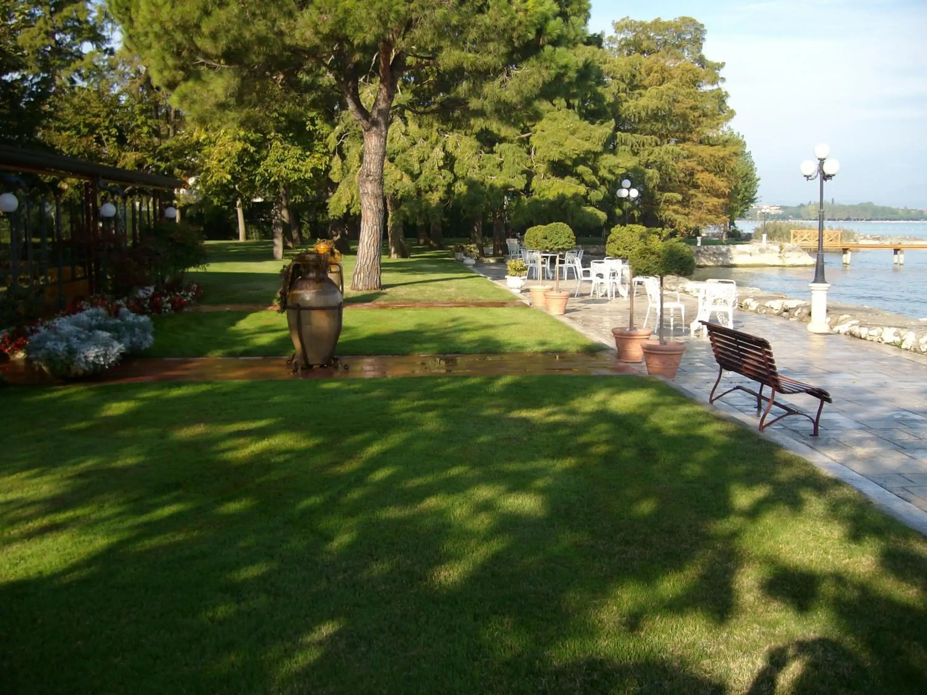 Garden in Hotel Lugana Parco Al Lago
