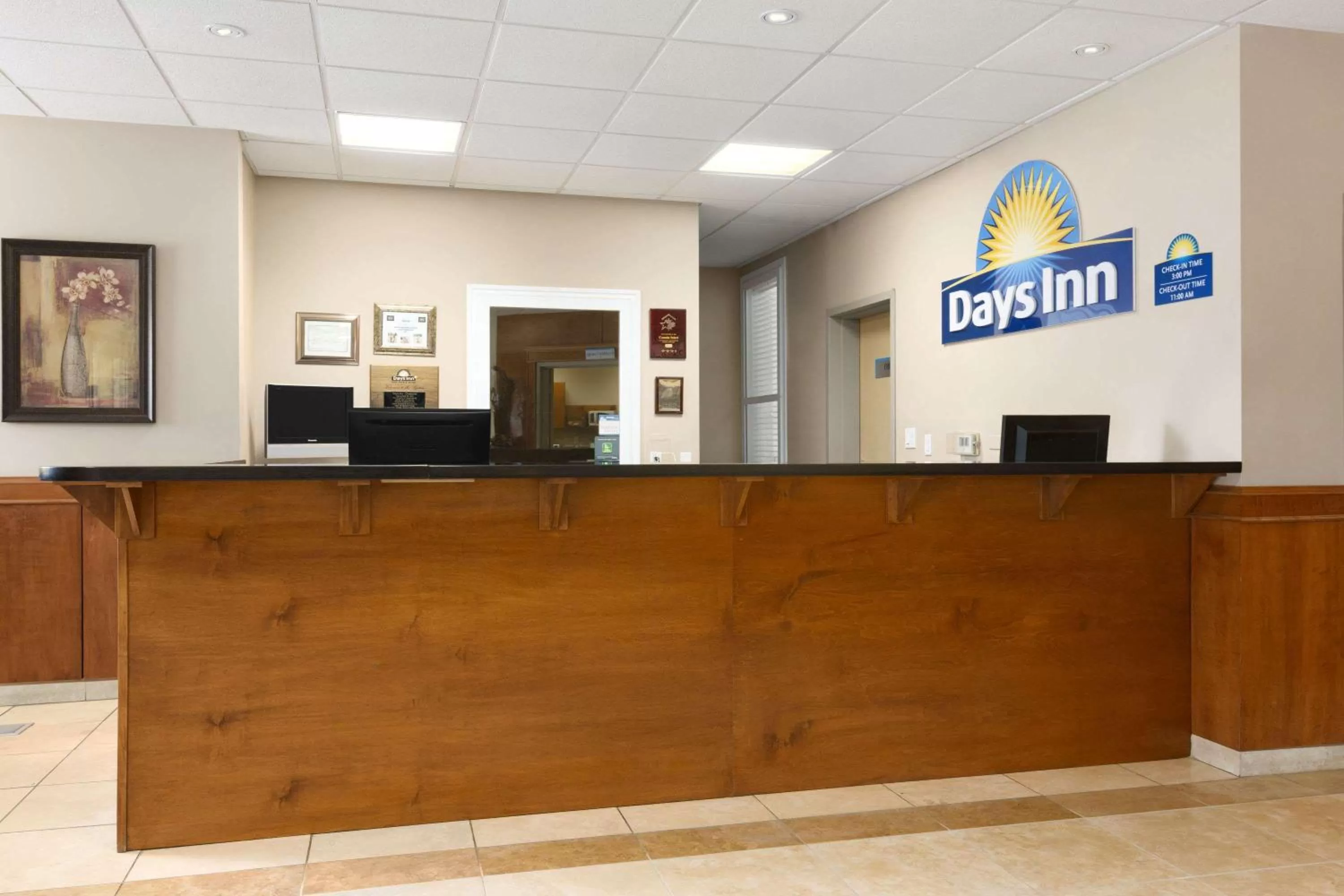 Lobby or reception in Days Inn by Wyndham Chetwynd